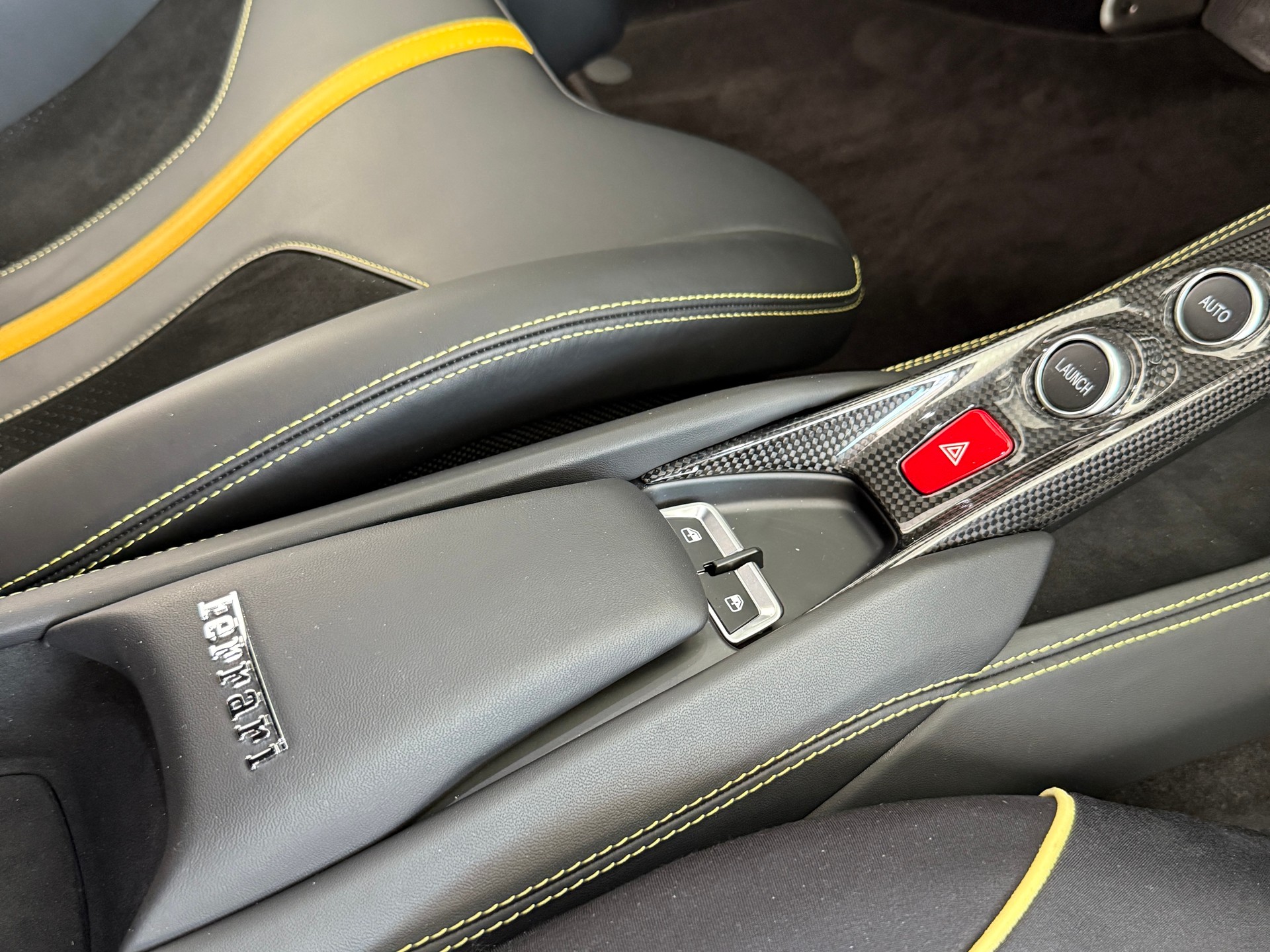 FERRARI F8 Tributo 'Power Garantie'-image-12