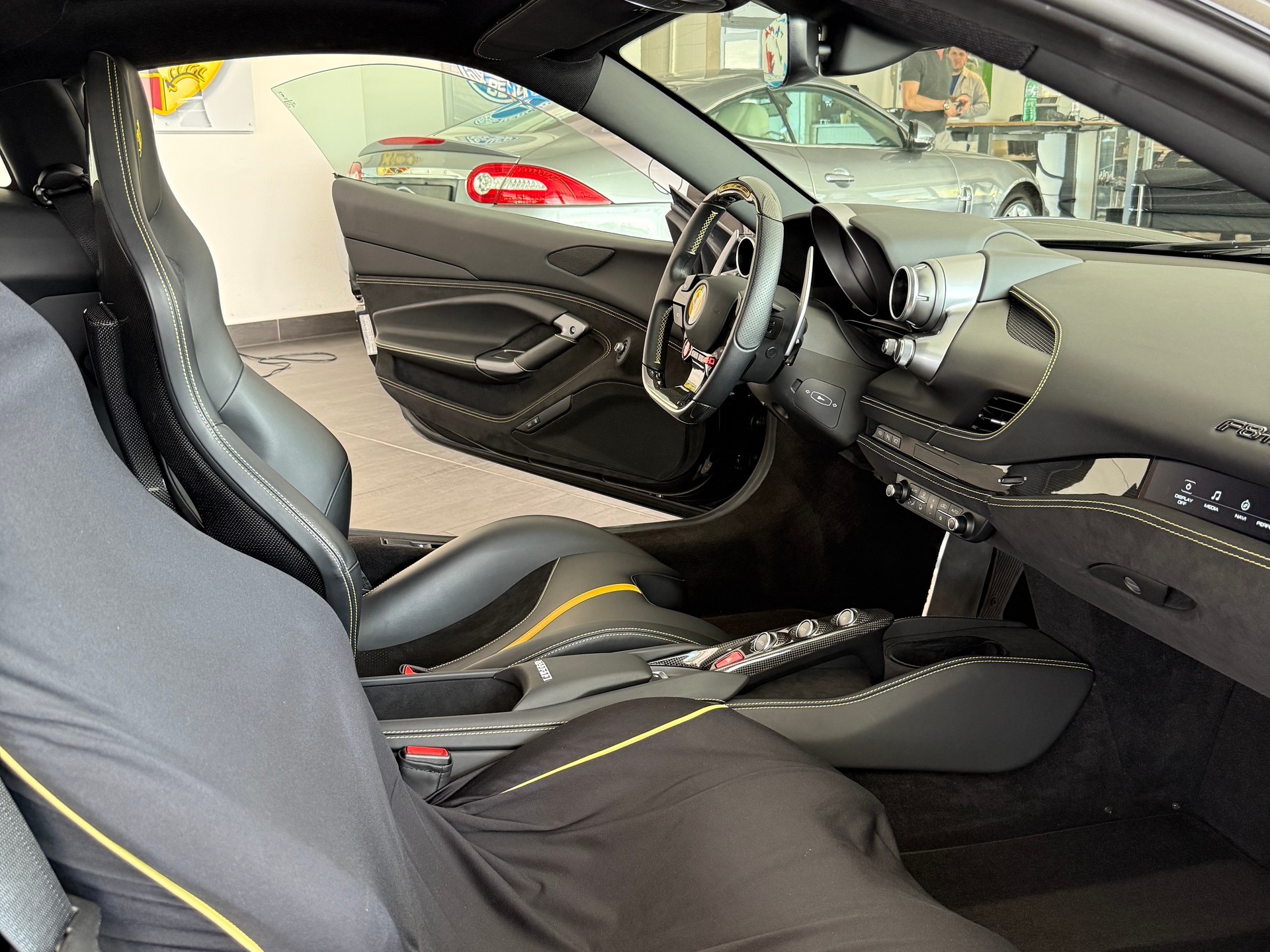FERRARI F8 Tributo 'Power Garantie'-image-13