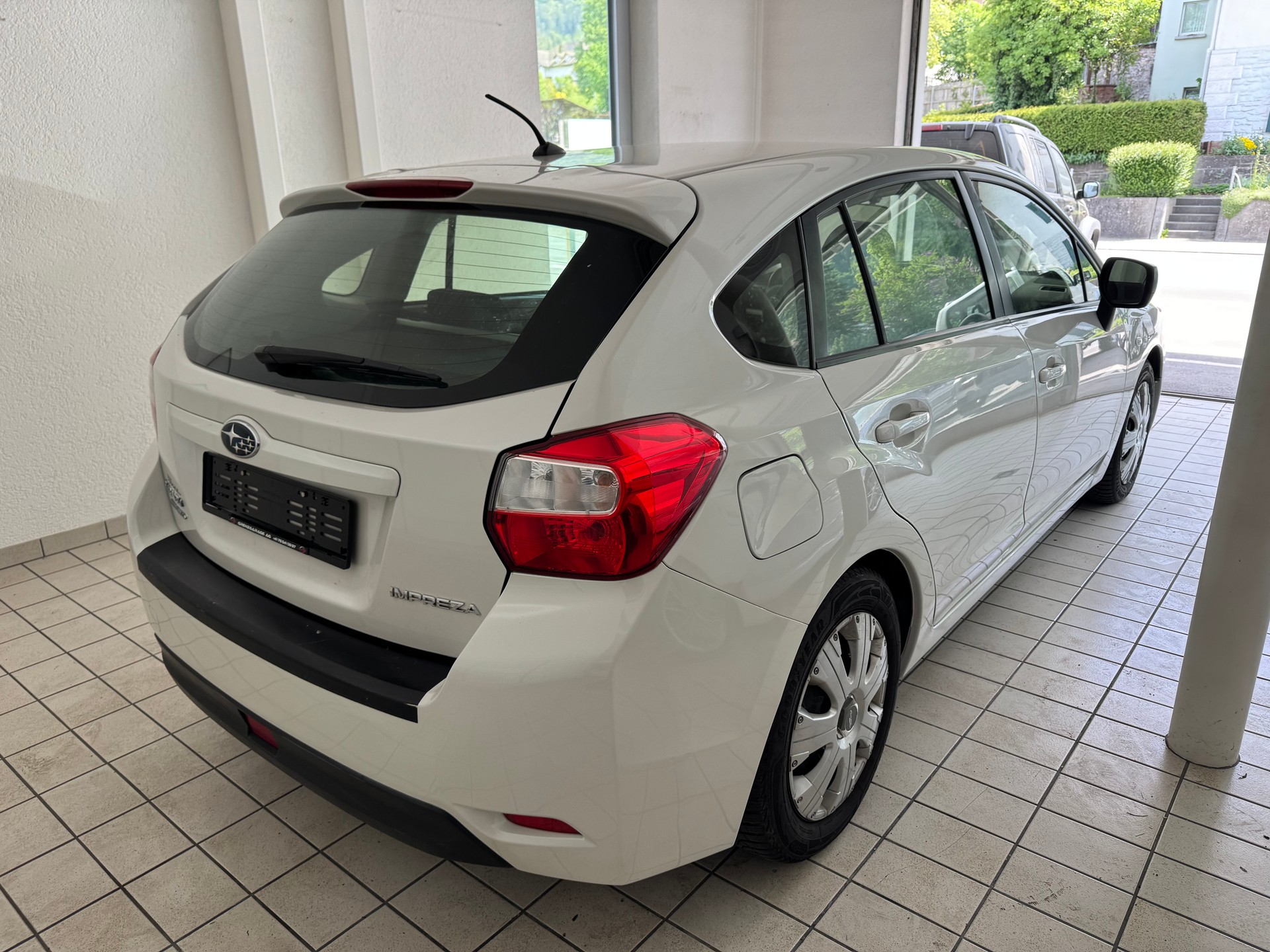 SUBARU Impreza 1.6 Swiss one-image-6