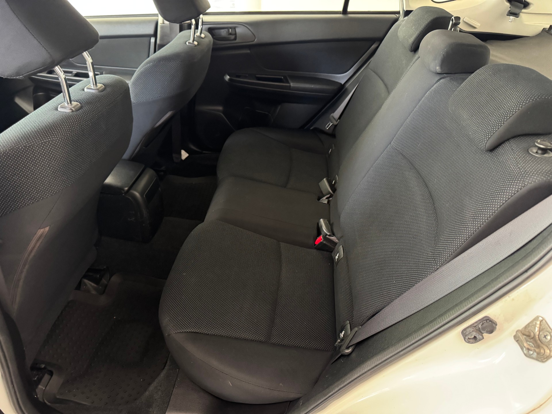 SUBARU Impreza 1.6 Swiss one-image-11