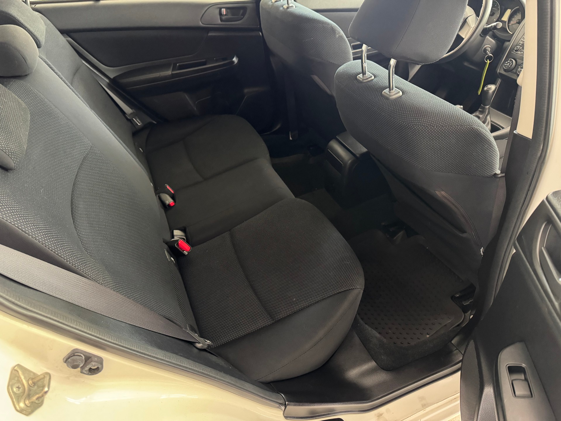 SUBARU Impreza 1.6 Swiss one-image-12