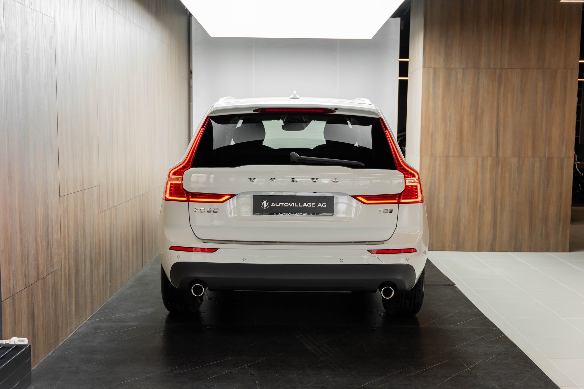 VOLVO XC60 T8 eAWD Momentum Geartronic-image-26