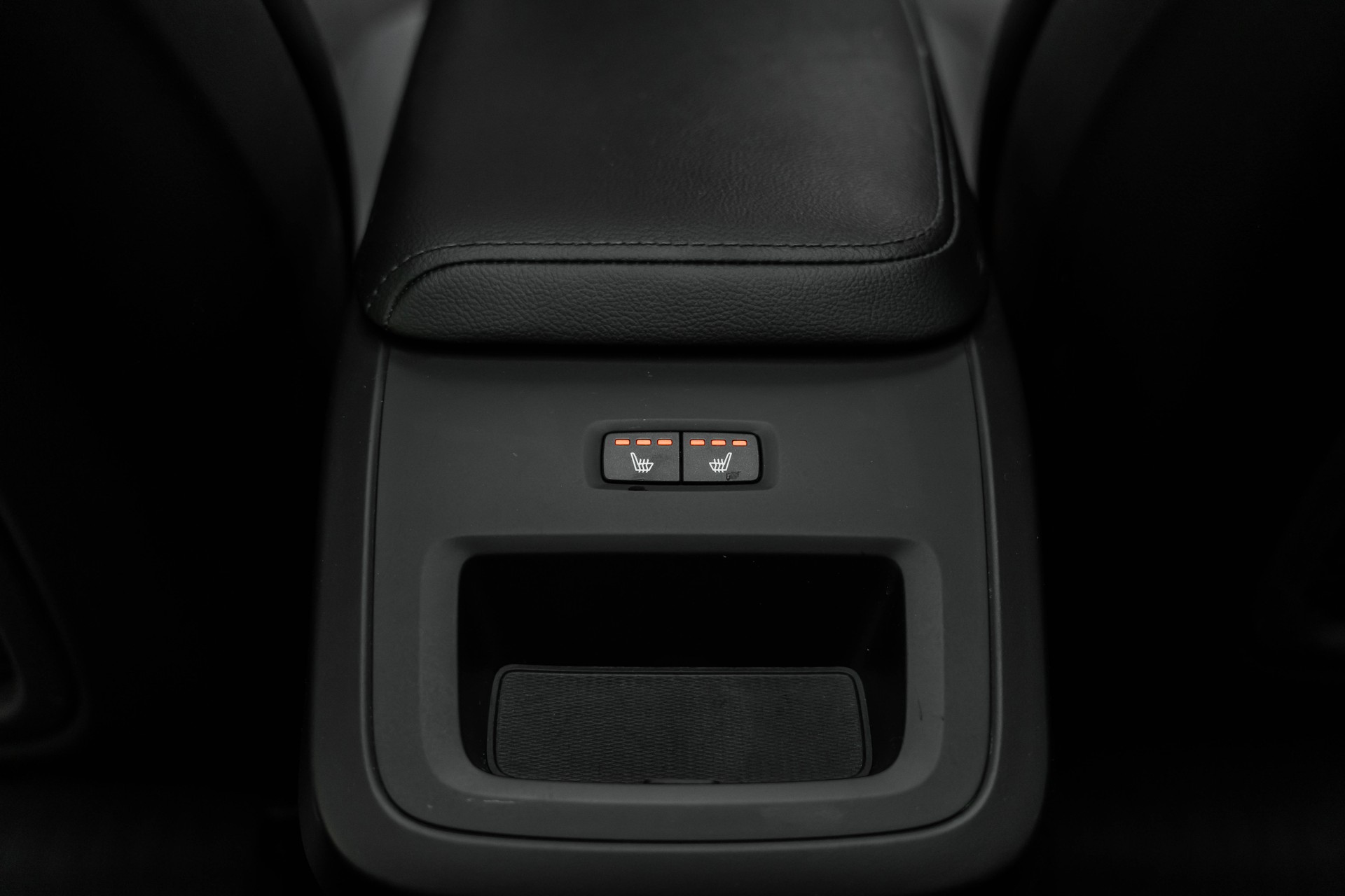 VOLVO XC60 T8 eAWD Momentum Geartronic-image-8