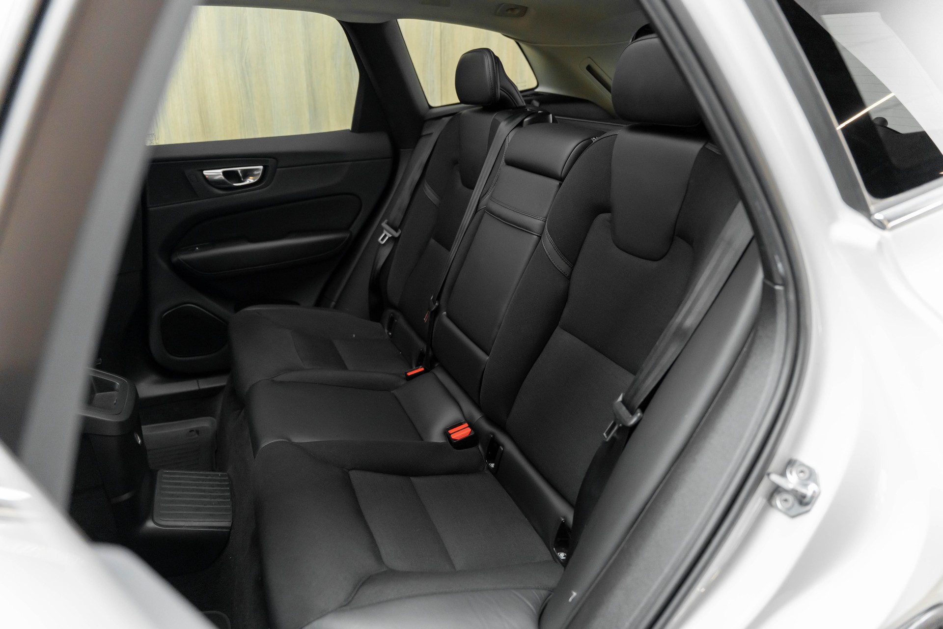 VOLVO XC60 T8 eAWD Momentum Geartronic-image-7