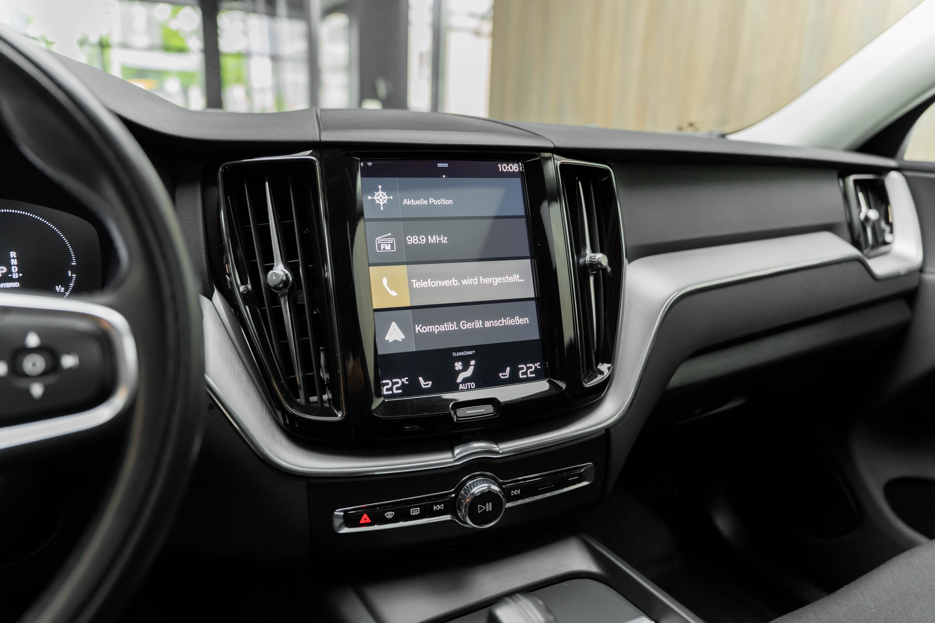 VOLVO XC60 T8 eAWD Momentum Geartronic-image-10