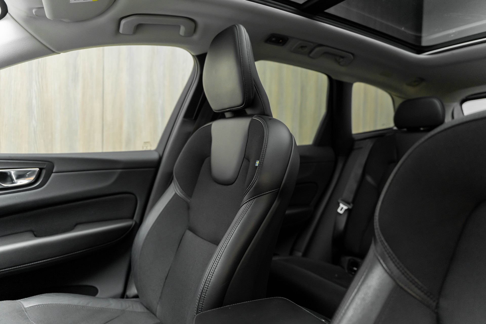 VOLVO XC60 T8 eAWD Momentum Geartronic-image-6