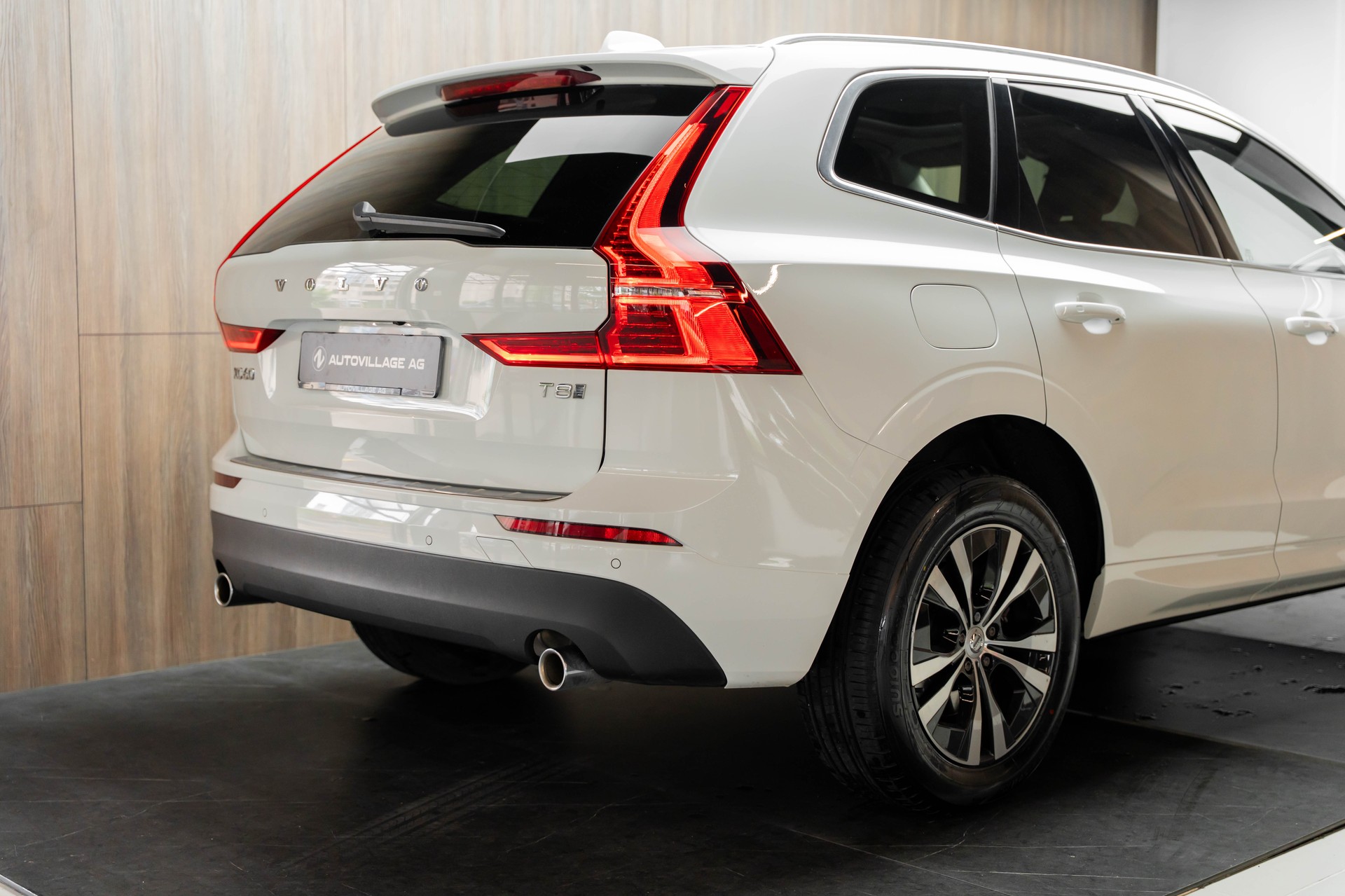 VOLVO XC60 T8 eAWD Momentum Geartronic-image-22