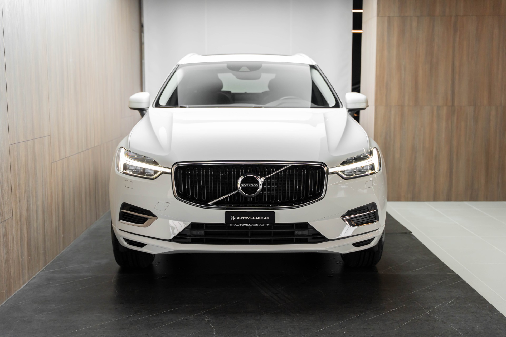 VOLVO XC60 T8 eAWD Momentum Geartronic-image-25