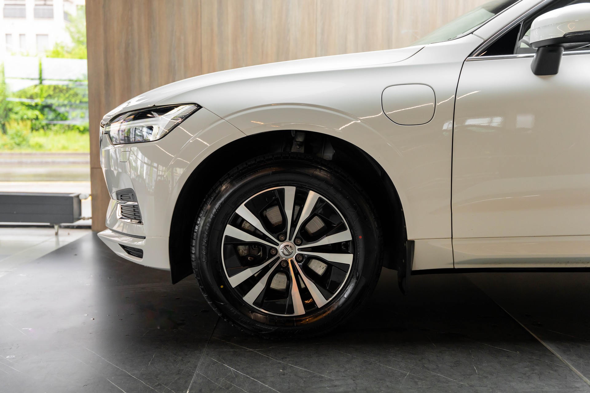 VOLVO XC60 T8 eAWD Momentum Geartronic-image-27
