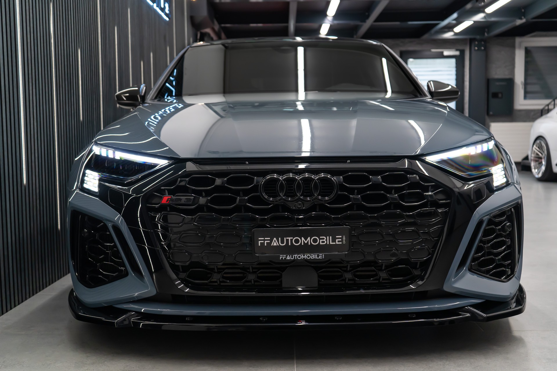 AUDI RS3 Sportback 2.5 TSI quattro S-tronic / RS POWER / SOUND & PERFORMANCE / LOW LOOK / FRISCH AB SERVICE-showroom-element-3