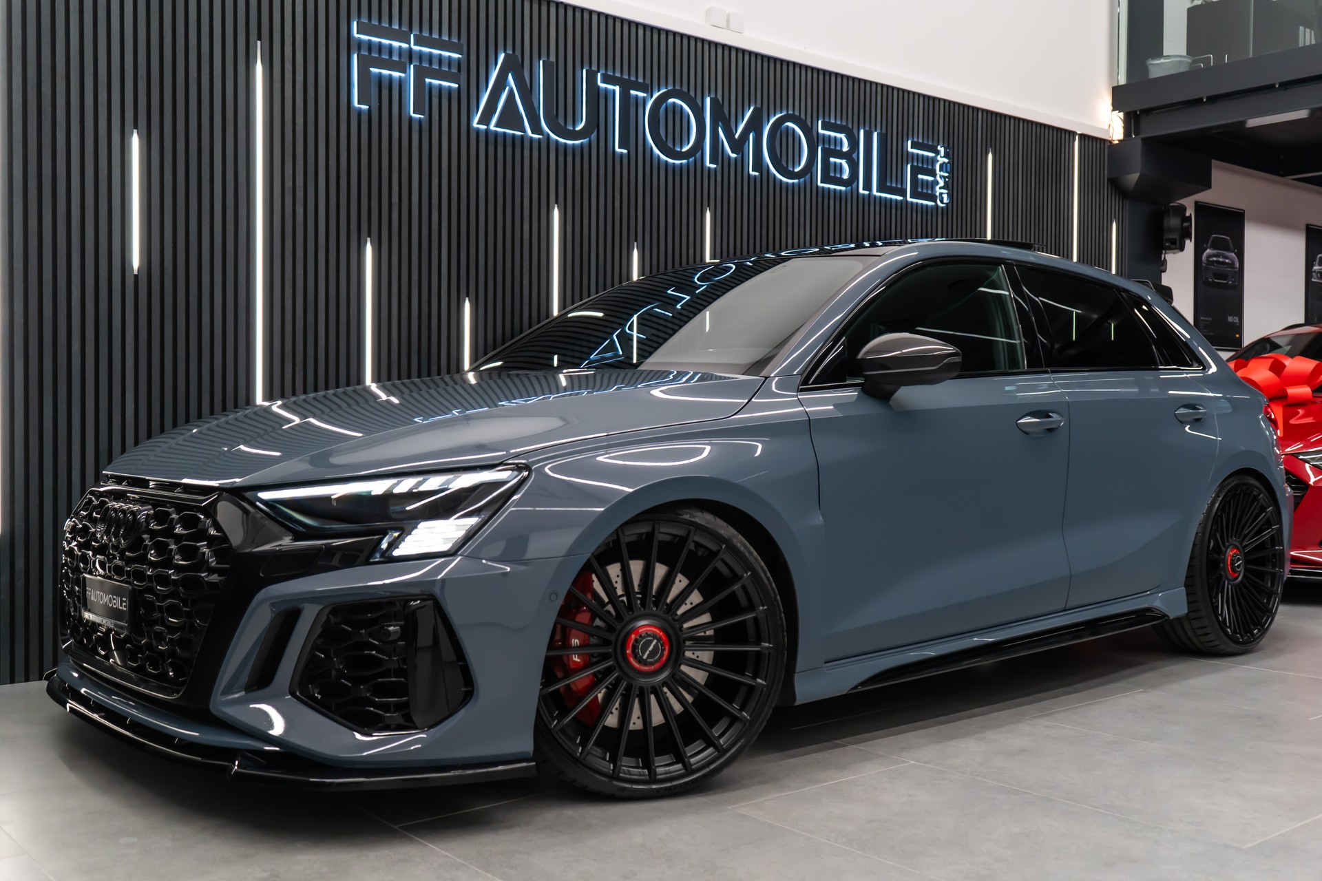AUDI RS3 Sportback 2.5 TSI quattro S-tronic / RS POWER / SOUND & PERFORMANCE / LOW LOOK / FRISCH AB SERVICE