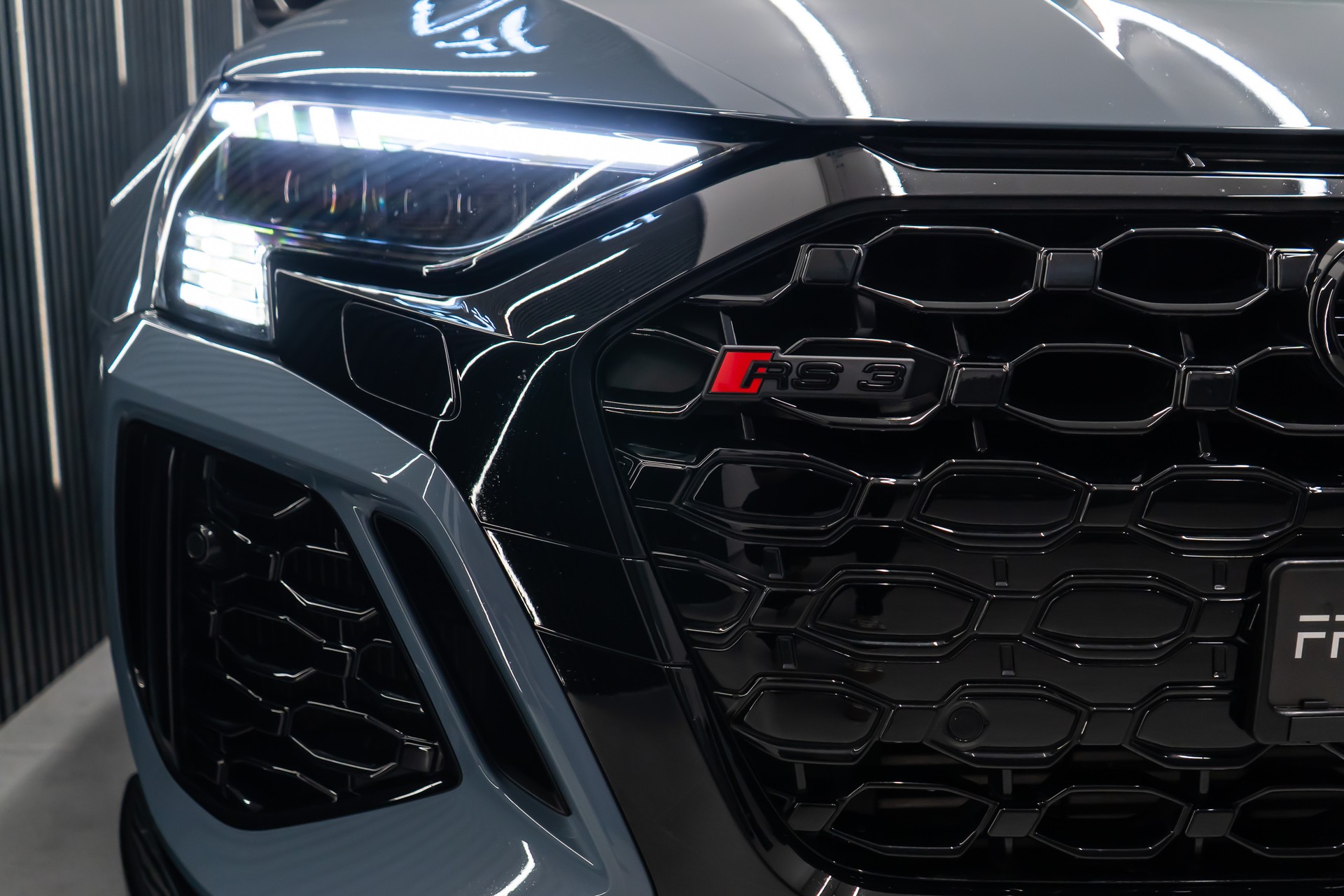 AUDI RS3 Sportback 2.5 TSI quattro S-tronic / RS POWER / SOUND & PERFORMANCE / LOW LOOK / FRISCH AB SERVICE-showroom-element-2