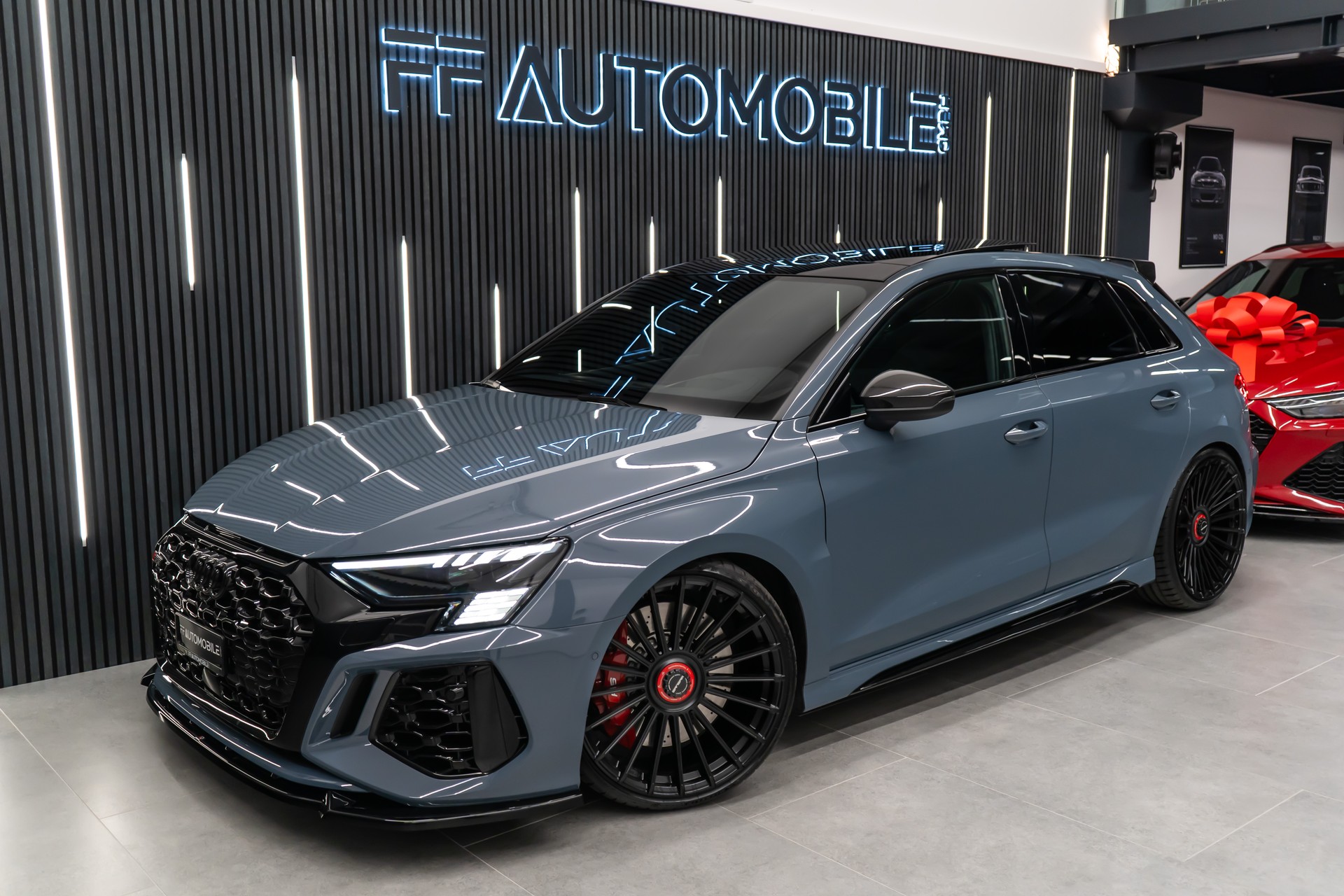AUDI RS3 Sportback 2.5 TSI quattro S-tronic / RS POWER / SOUND & PERFORMANCE / LOW LOOK / FRISCH AB SERVICE-showroom-element-1