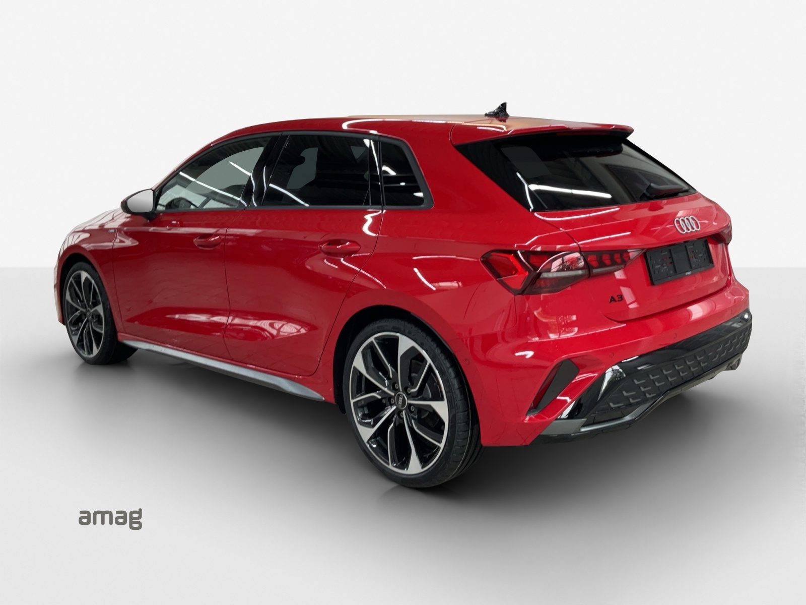 AUDI A3 Sportback TFSI 110 kW S line Attraction S tronic-image-2