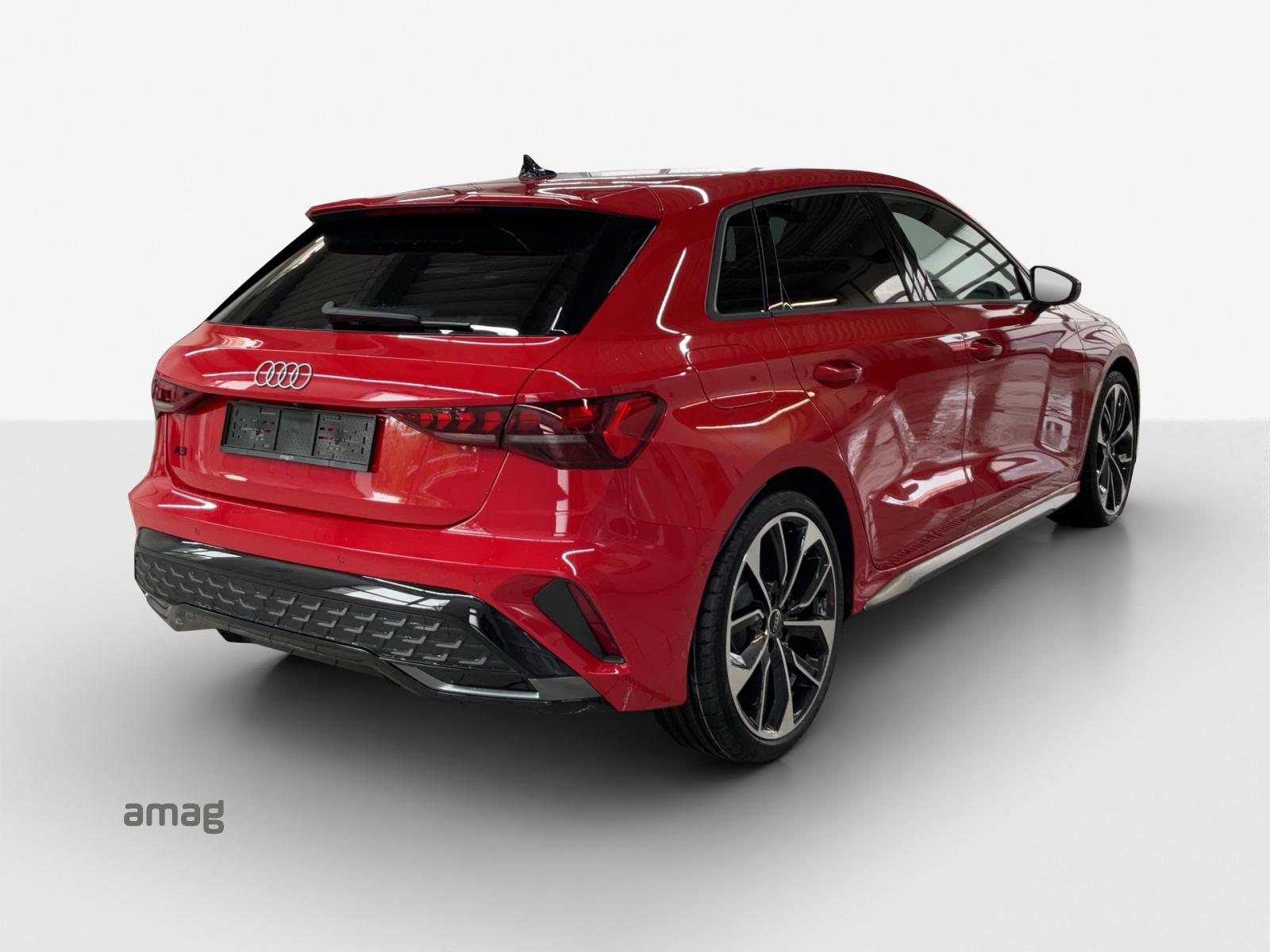 AUDI A3 Sportback TFSI 110 kW S line Attraction S tronic-image-4