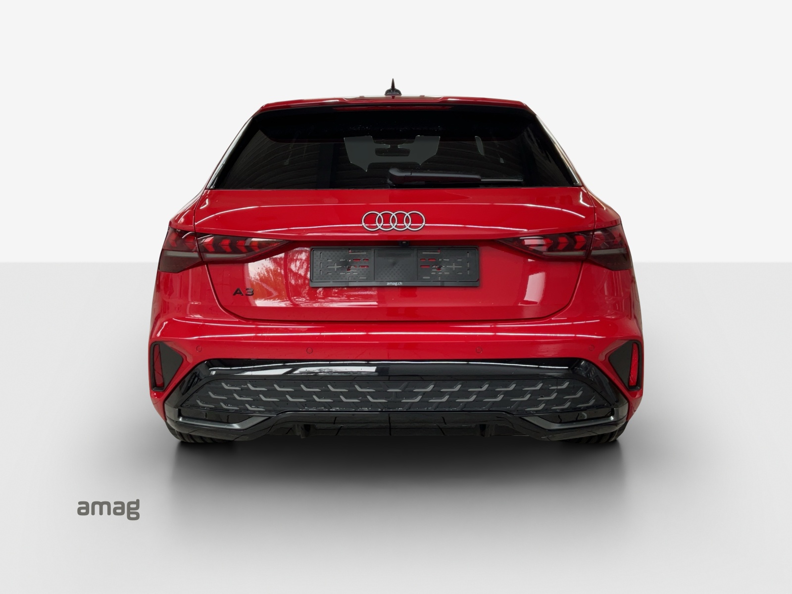 AUDI A3 Sportback TFSI 110 kW S line Attraction S tronic-image-3