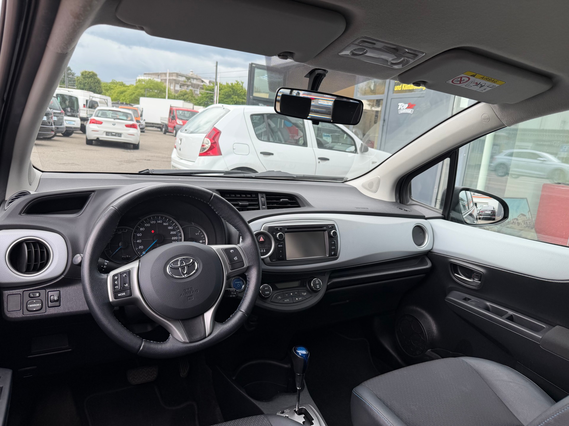 TOYOTA Yaris 1.5 VVT-i Hybrid Sol Premium CVT-image-10