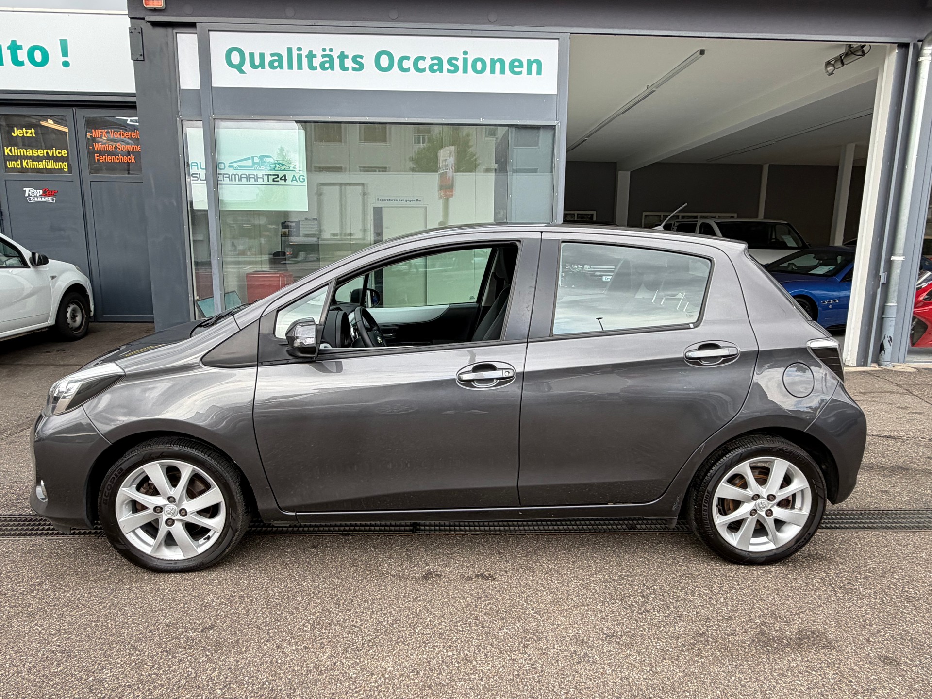 TOYOTA Yaris 1.5 VVT-i Hybrid Sol Premium CVT-showroom-element-2
