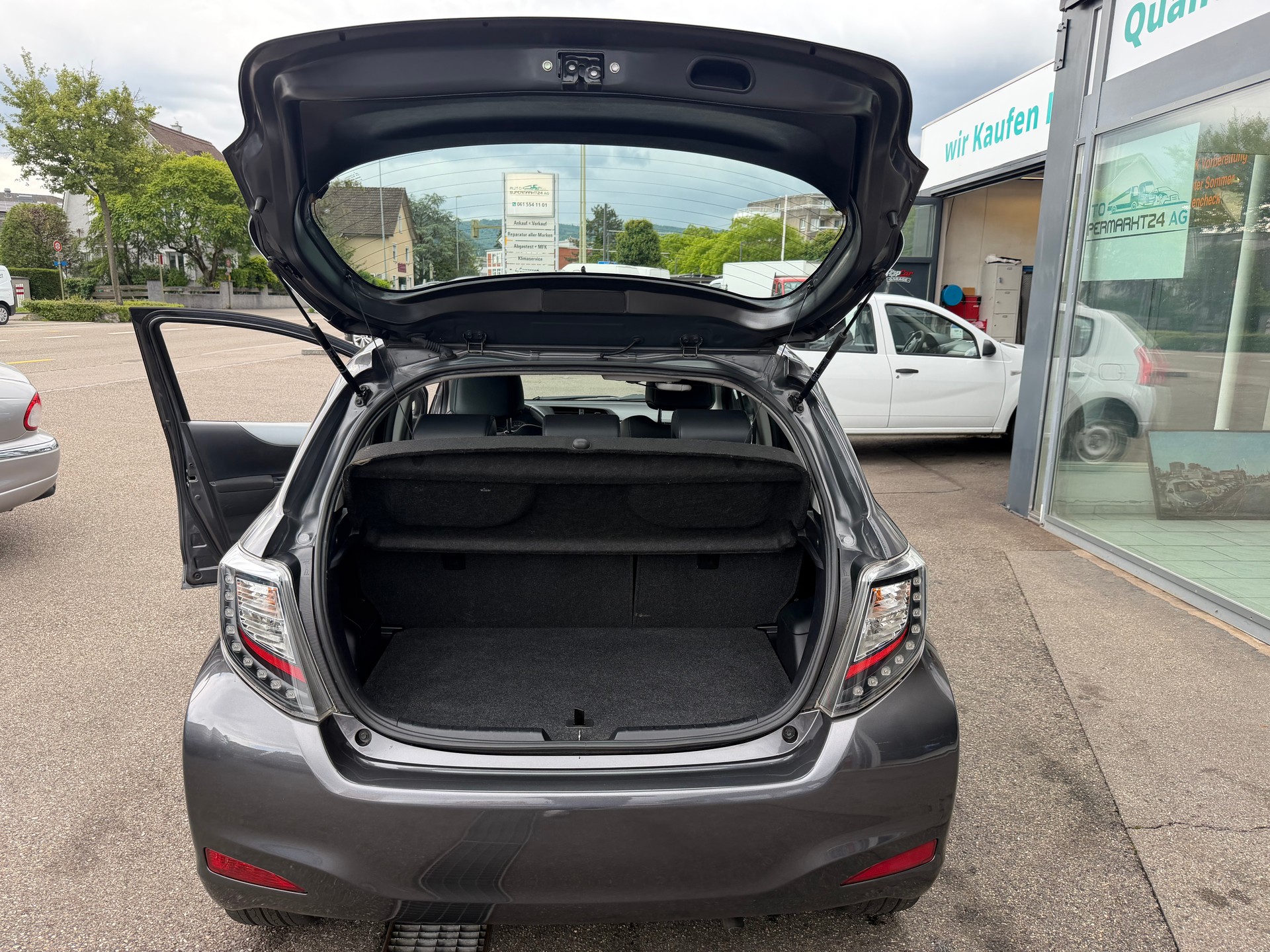 TOYOTA Yaris 1.5 VVT-i Hybrid Sol Premium CVT-image-13