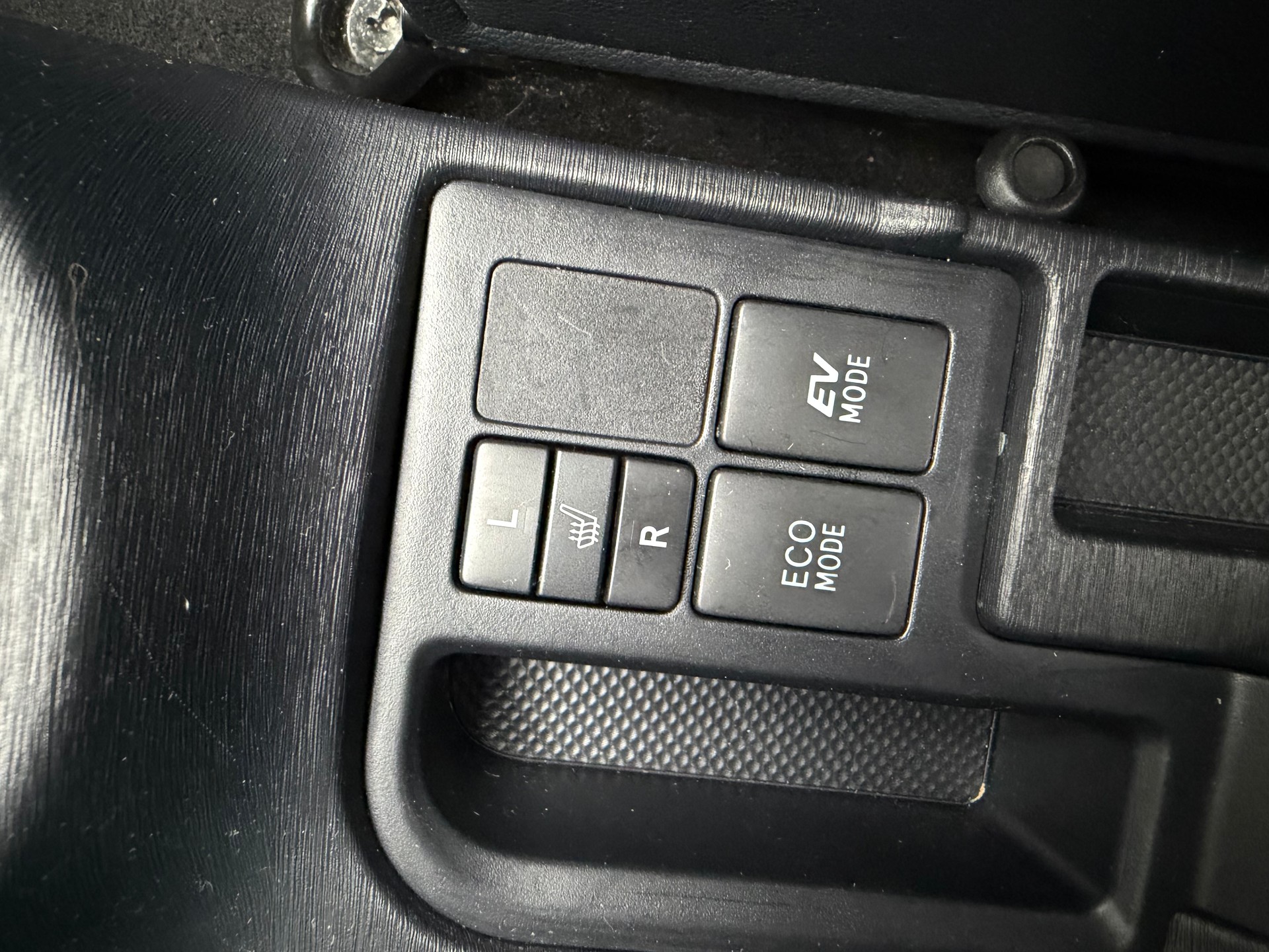 TOYOTA Yaris 1.5 VVT-i Hybrid Sol Premium CVT-image-18