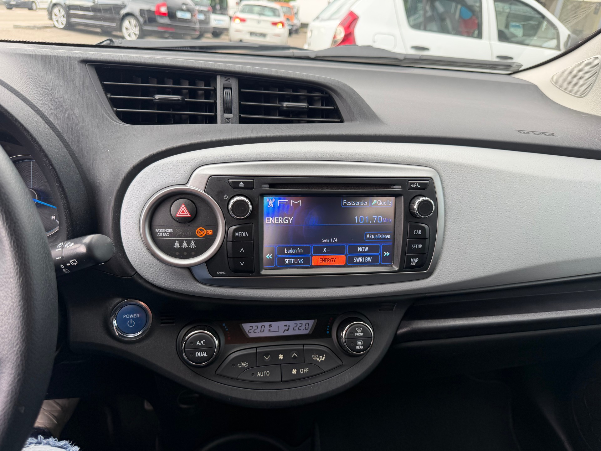 TOYOTA Yaris 1.5 VVT-i Hybrid Sol Premium CVT-image-16