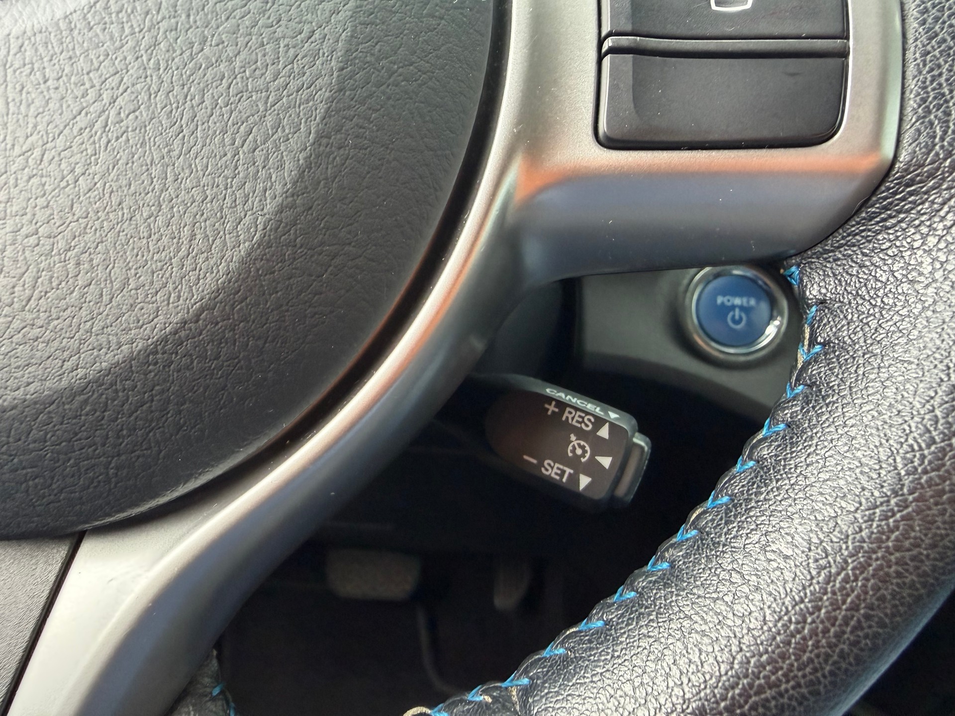 TOYOTA Yaris 1.5 VVT-i Hybrid Sol Premium CVT-image-15