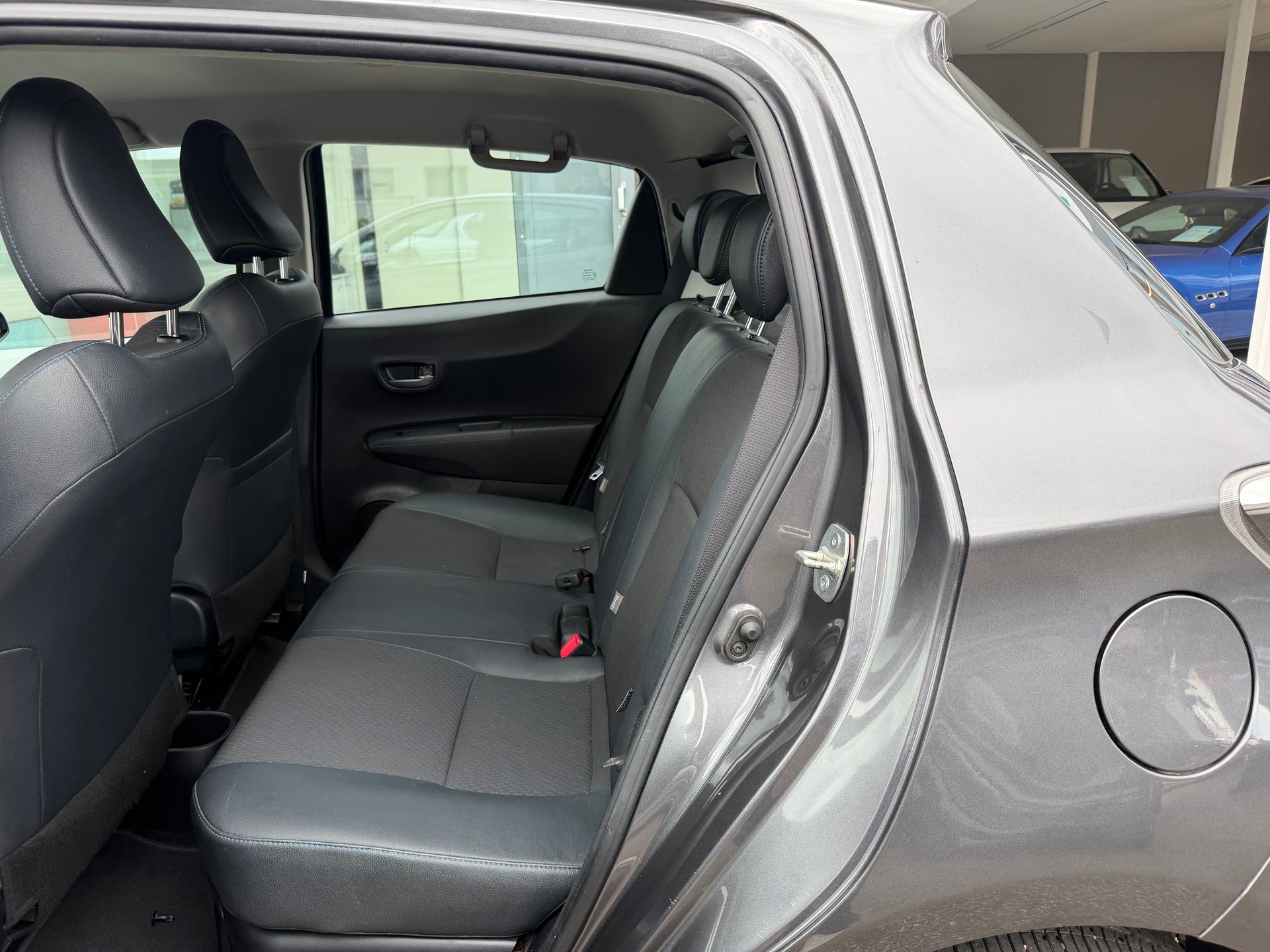 TOYOTA Yaris 1.5 VVT-i Hybrid Sol Premium CVT-image-9