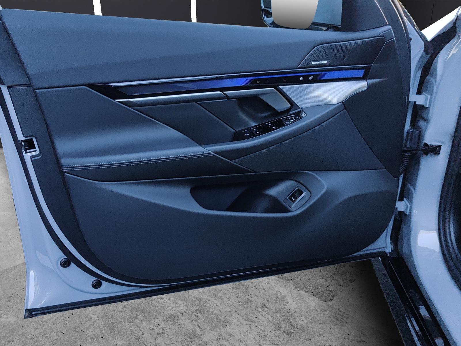 BMW 520d xDrive Touring-image-14