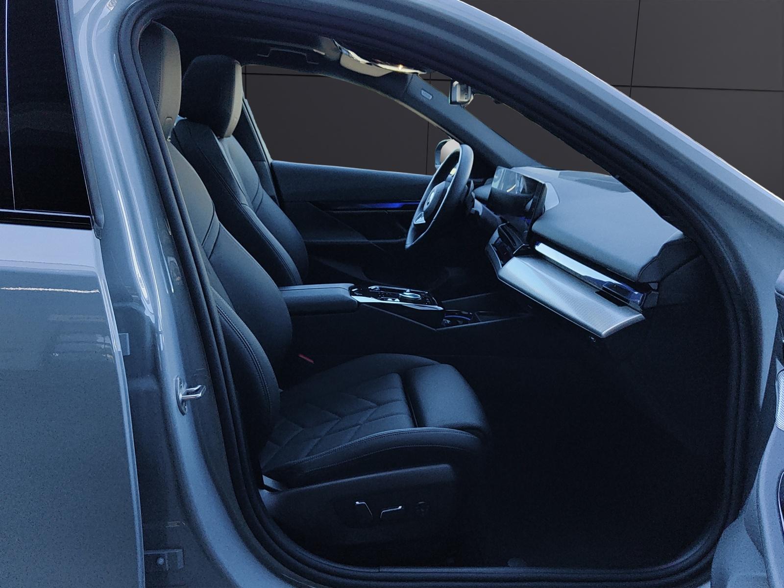 BMW 520d xDrive Touring-image-19