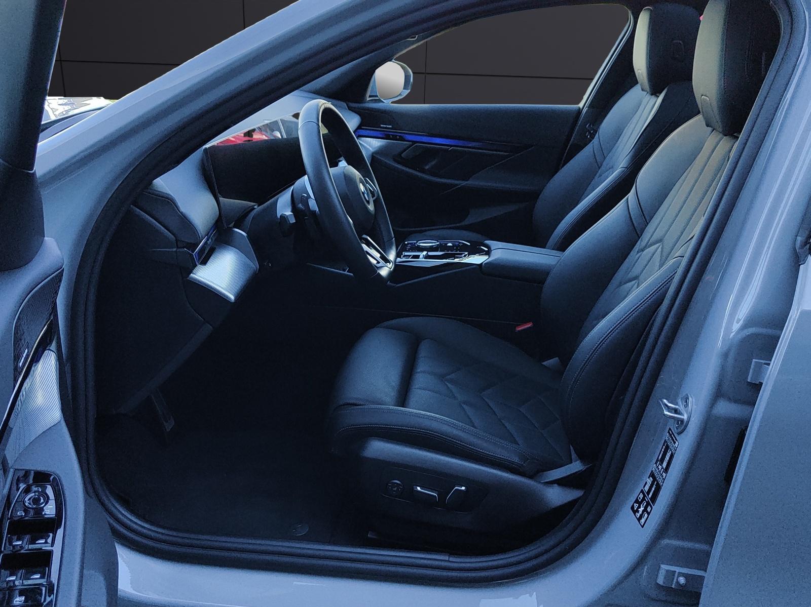 BMW 520d xDrive Touring-image-9