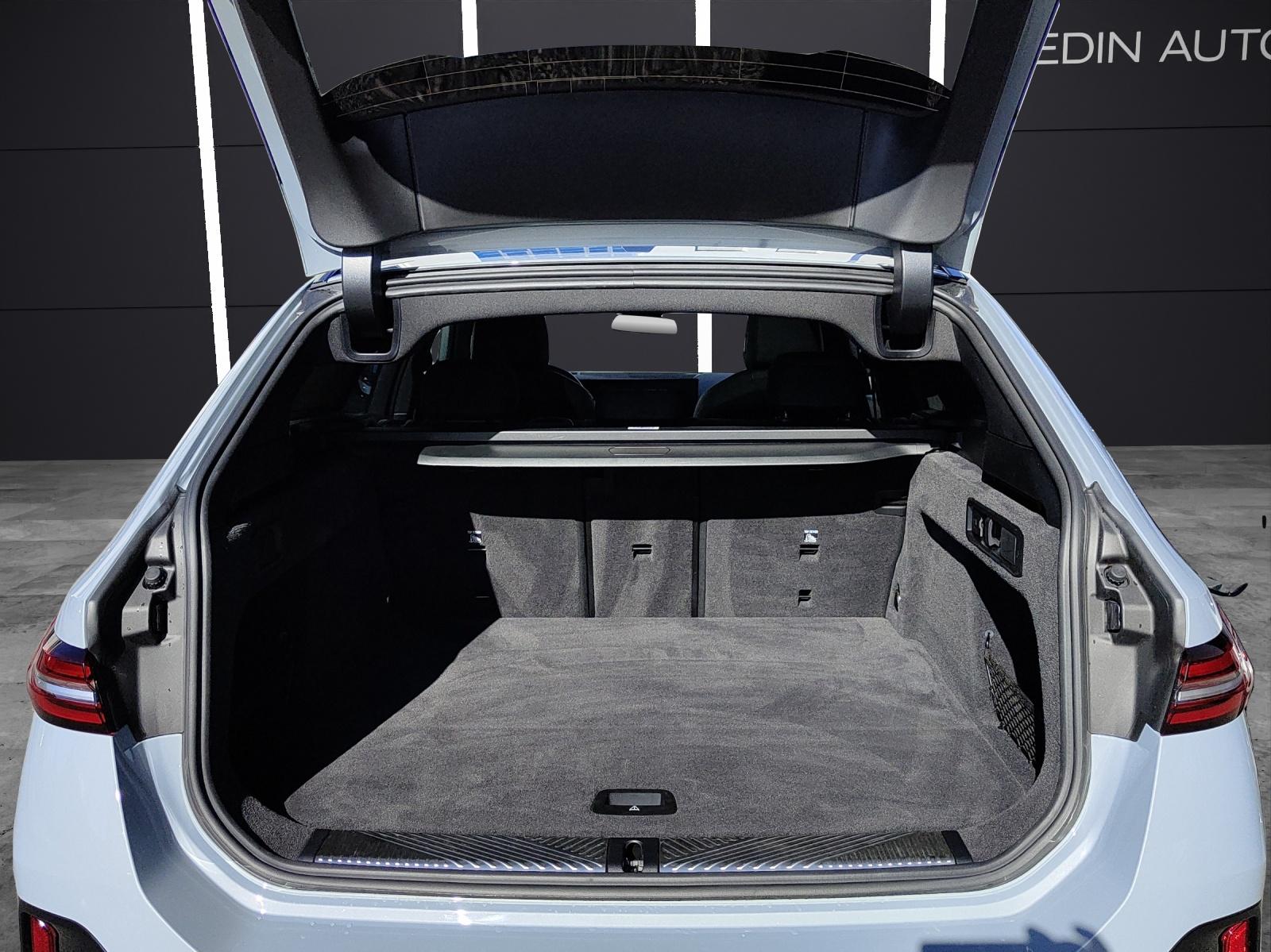 BMW 520d xDrive Touring-image-16