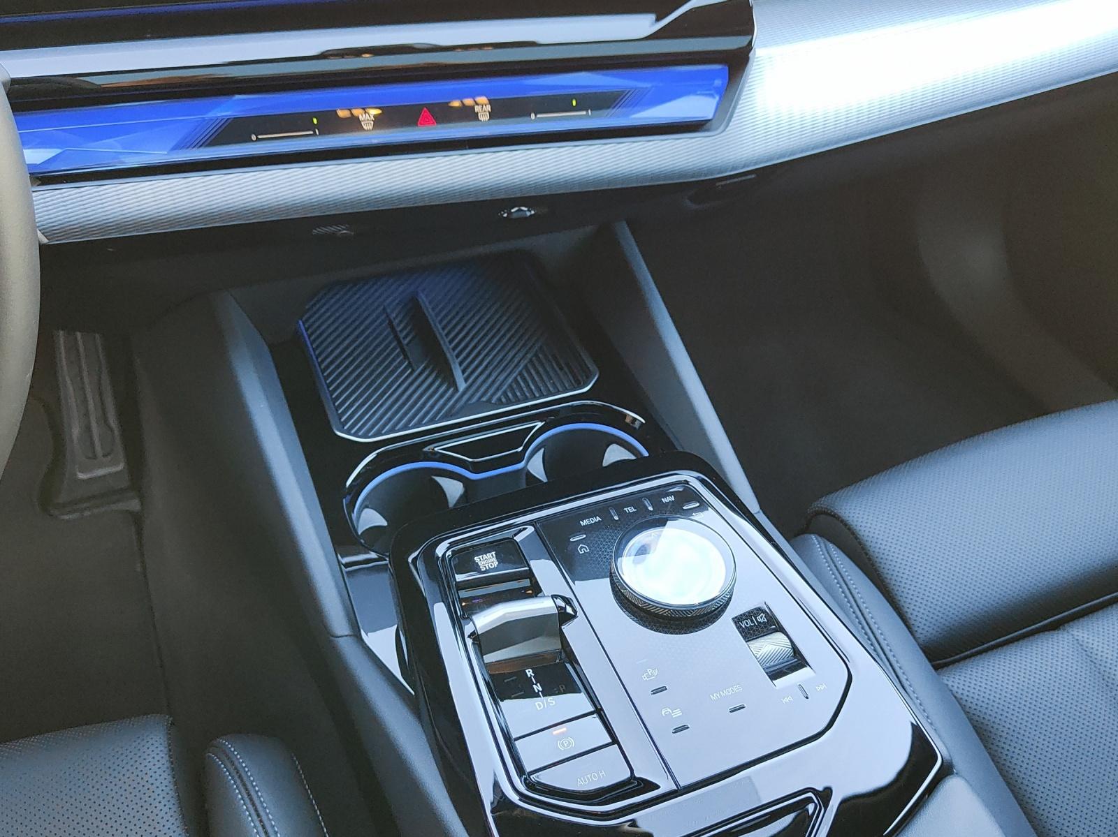 BMW 520d xDrive Touring-image-12