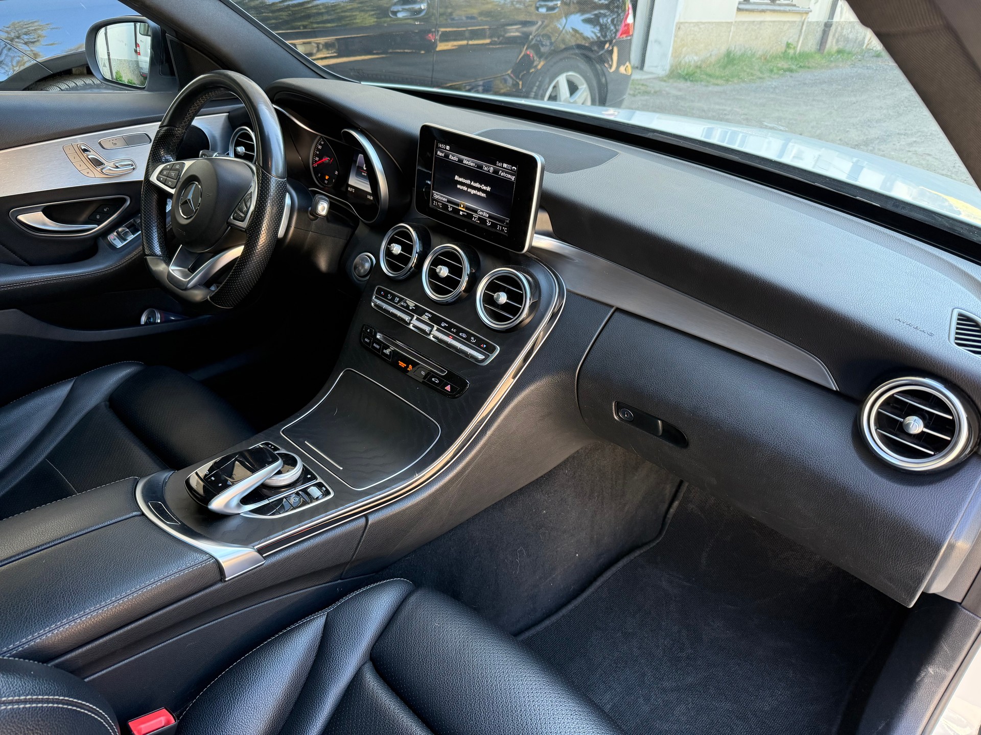 MERCEDES-BENZ C 250 d Swiss Star AMG Line 4Matic 9G-Tronic-image-12