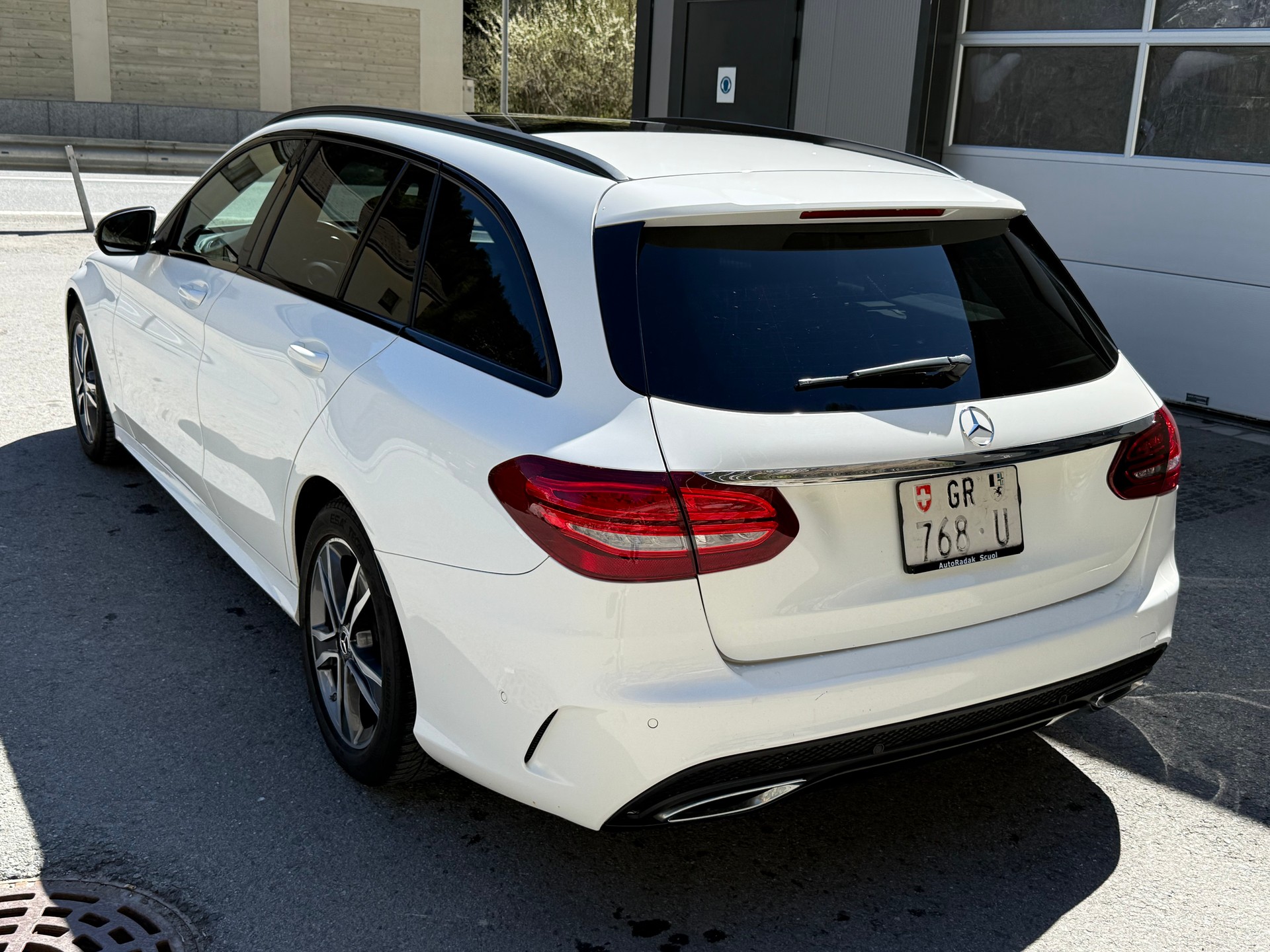 MERCEDES-BENZ C 250 d Swiss Star AMG Line 4Matic 9G-Tronic-image-6