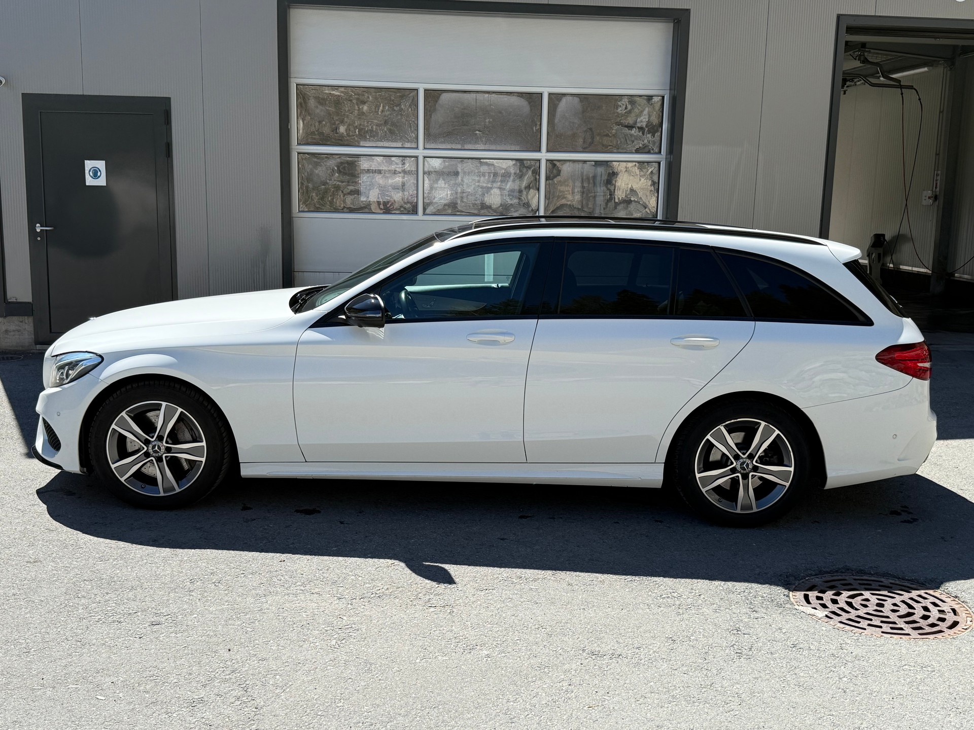 MERCEDES-BENZ C 250 d Swiss Star AMG Line 4Matic 9G-Tronic-image-7
