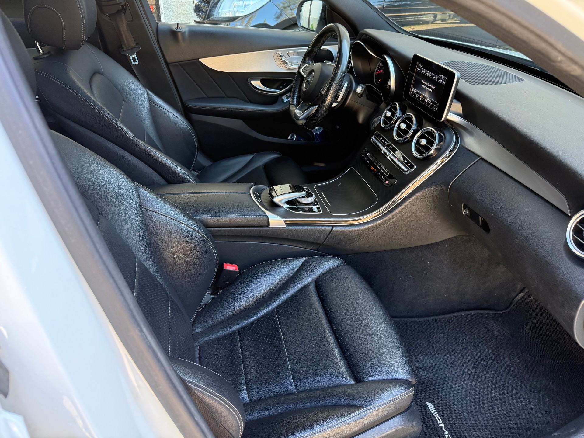 MERCEDES-BENZ C 250 d Swiss Star AMG Line 4Matic 9G-Tronic-image-11