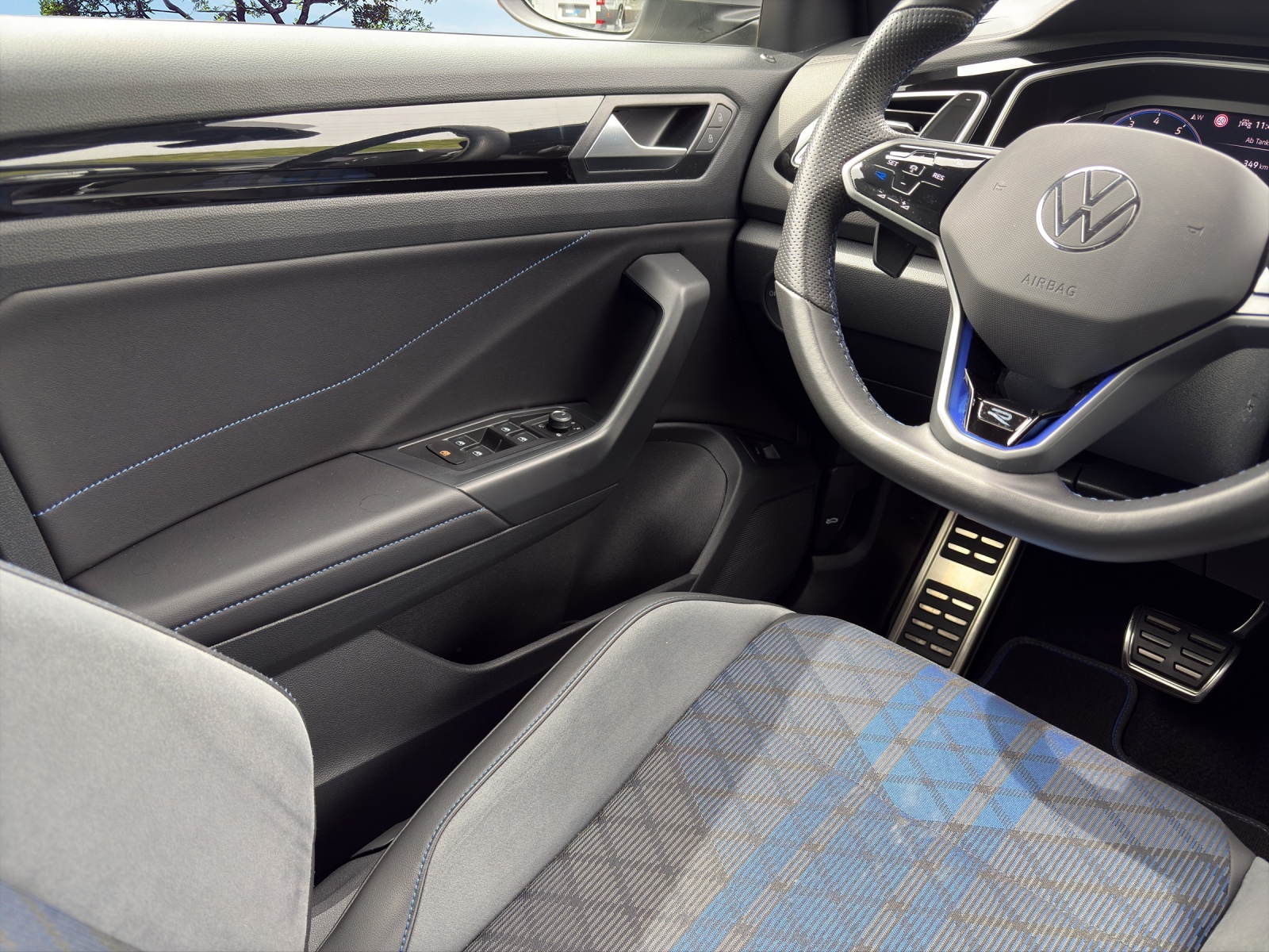 VW T-Roc 2.0 TSI R DSG 4Motion-image-13