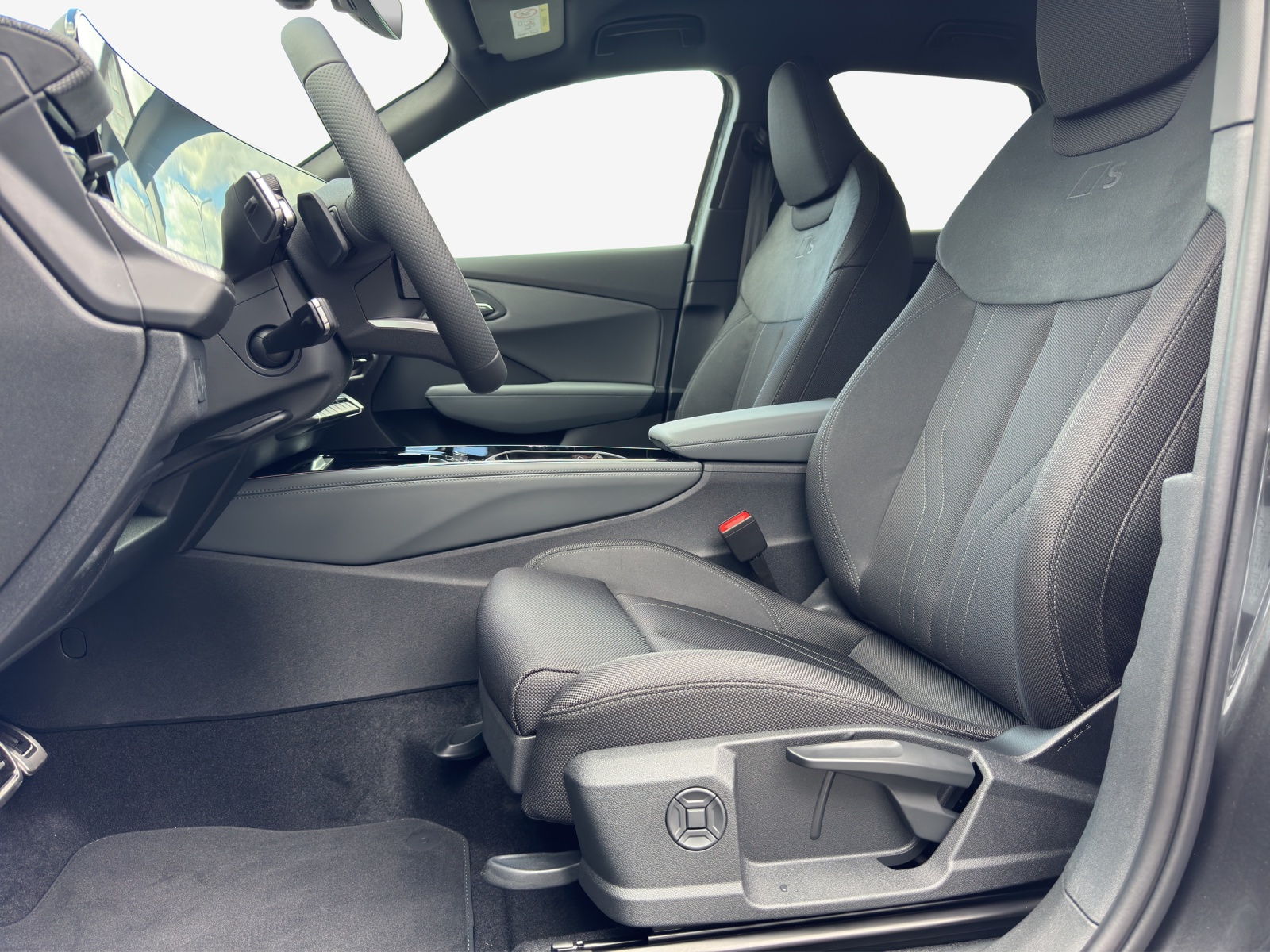 AUDI Q3 SUV e-hybrid 200 kW S tronig-image-7