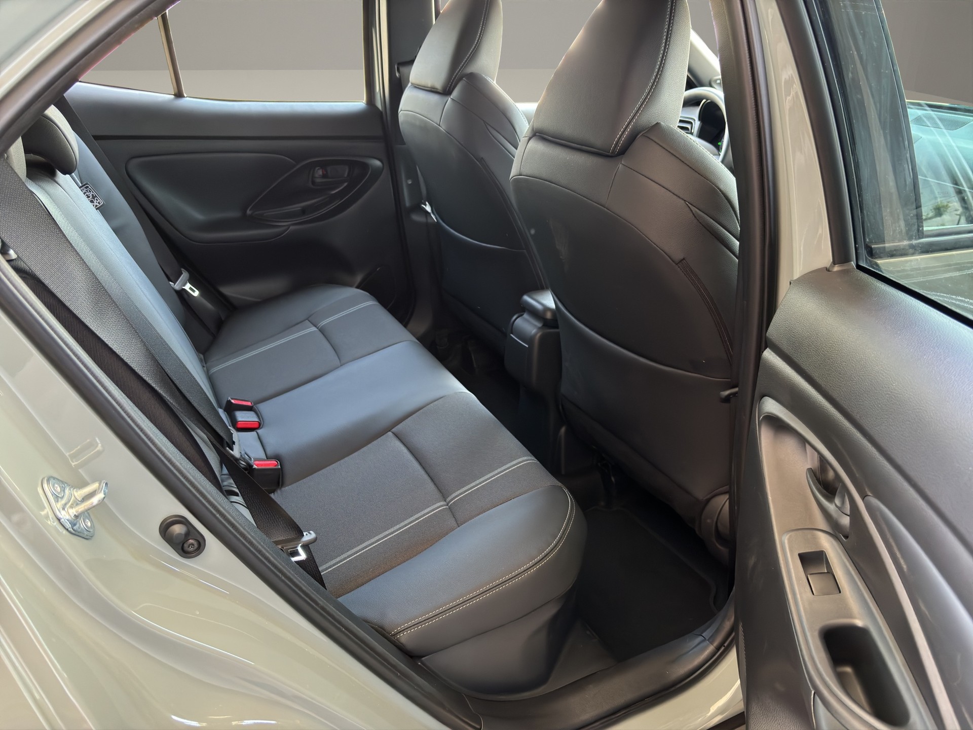 TOYOTA Yaris Cross 1.5 VVT-i HSD Premium e-CVT-image-12