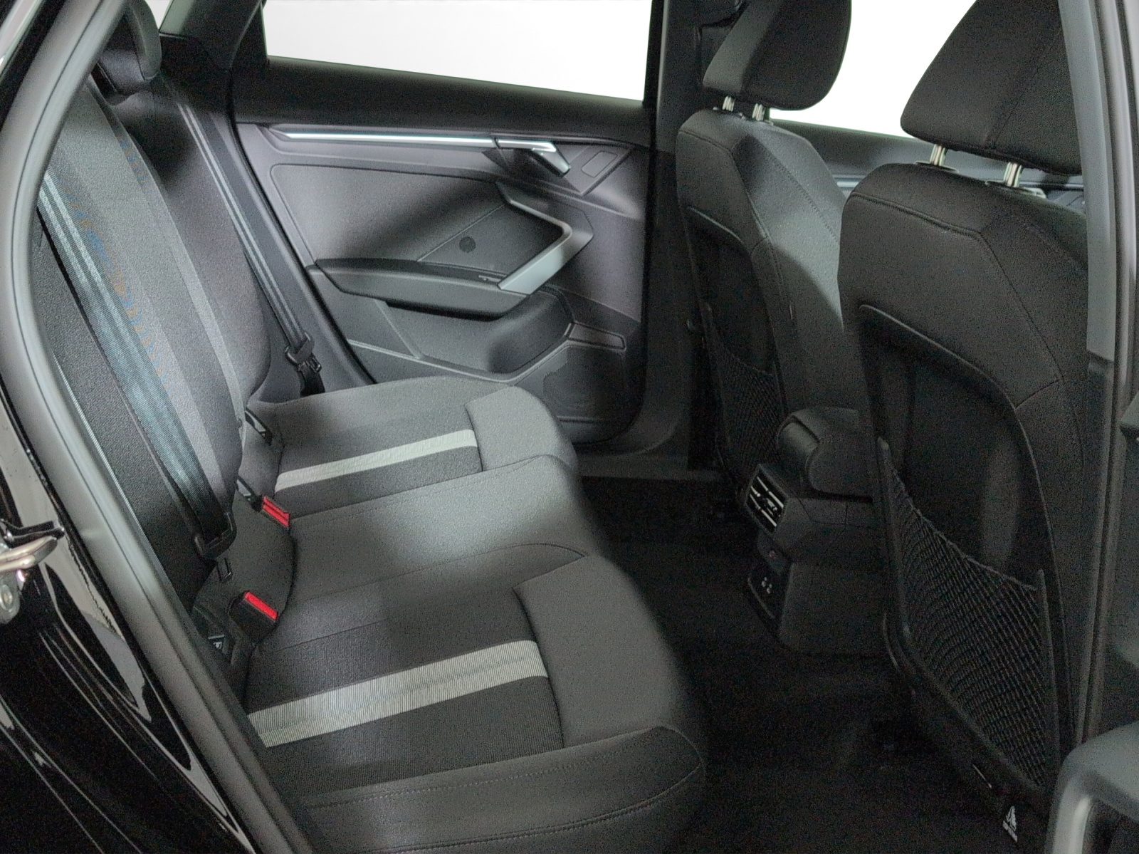 AUDI A3 Sportback TFSI 110 kW S tronic-image-8