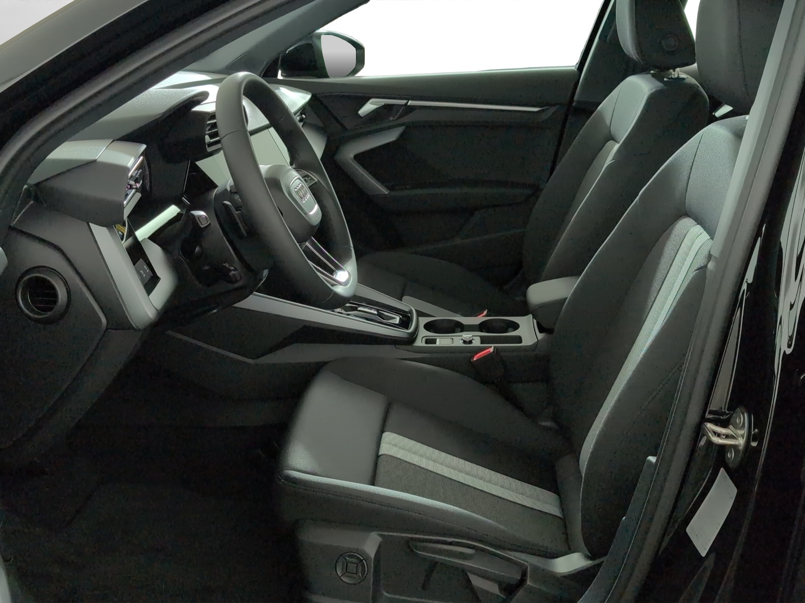 AUDI A3 Sportback TFSI 110 kW S tronic-image-5