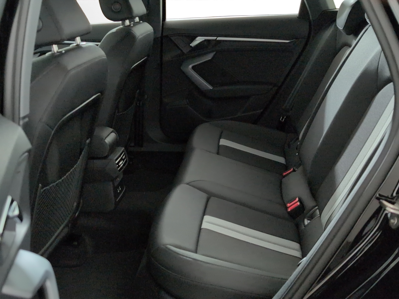 AUDI A3 Sportback TFSI 110 kW S tronic-image-7