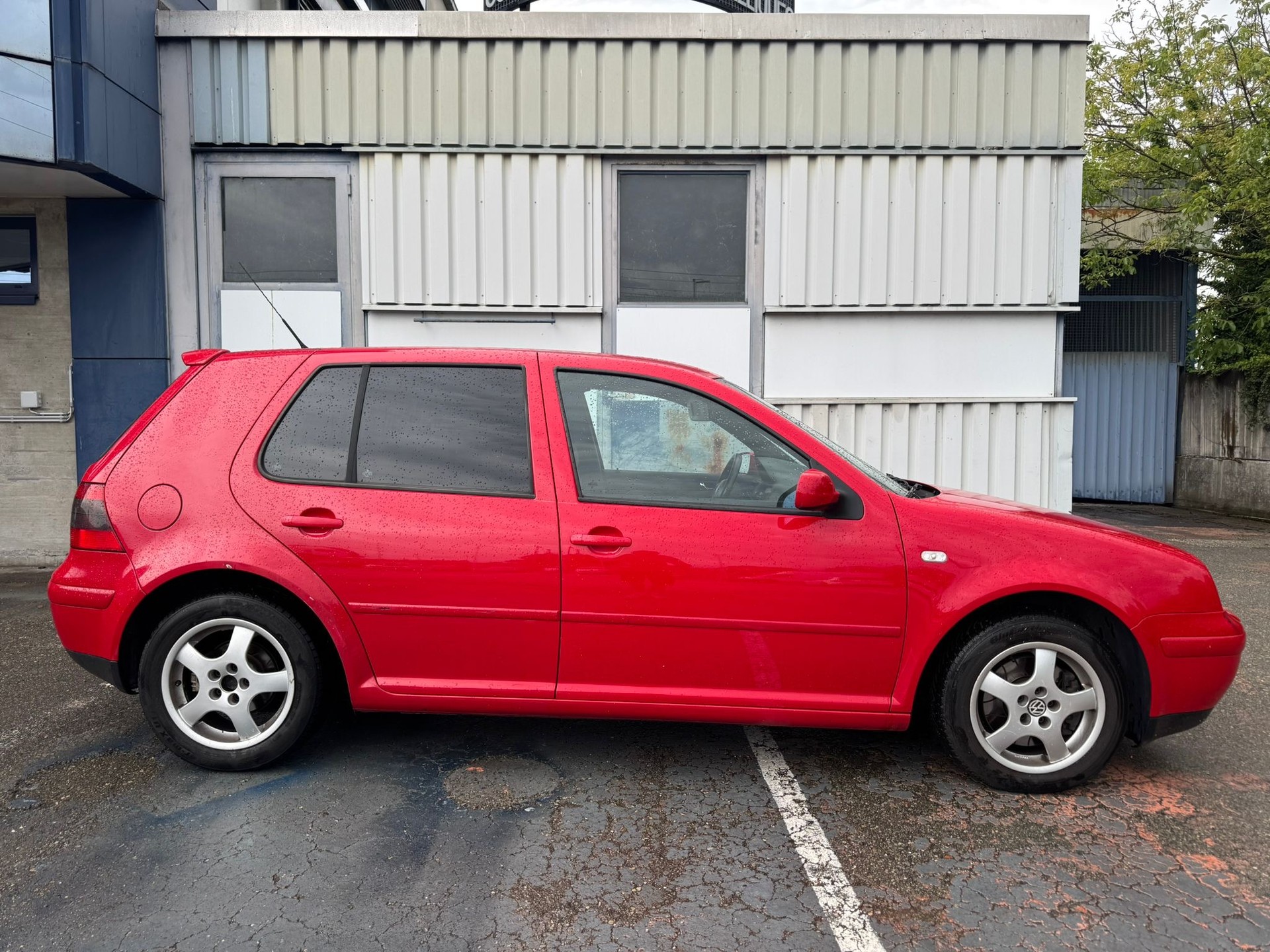VW Golf 1.9 TDI PD Highline-showroom-element-1