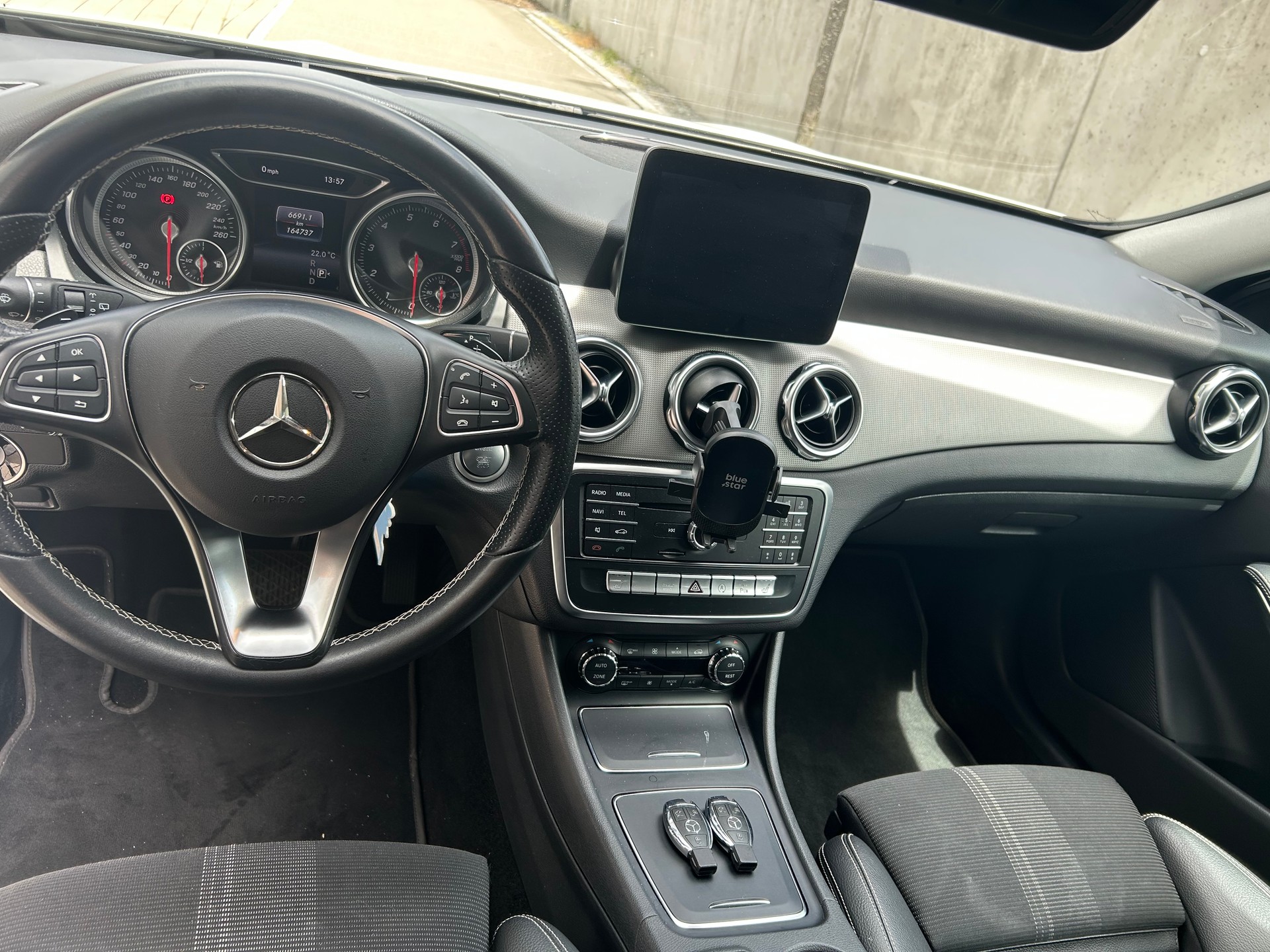MERCEDES-BENZ GLA 200-image-4