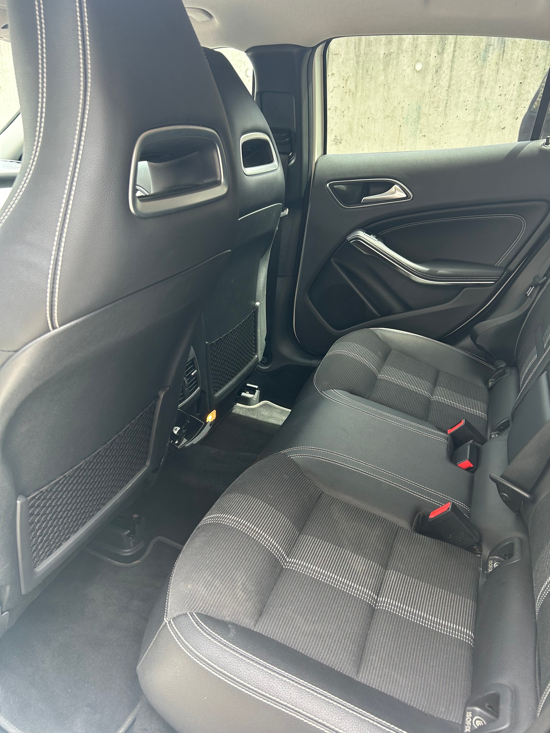 MERCEDES-BENZ GLA 200-image-5