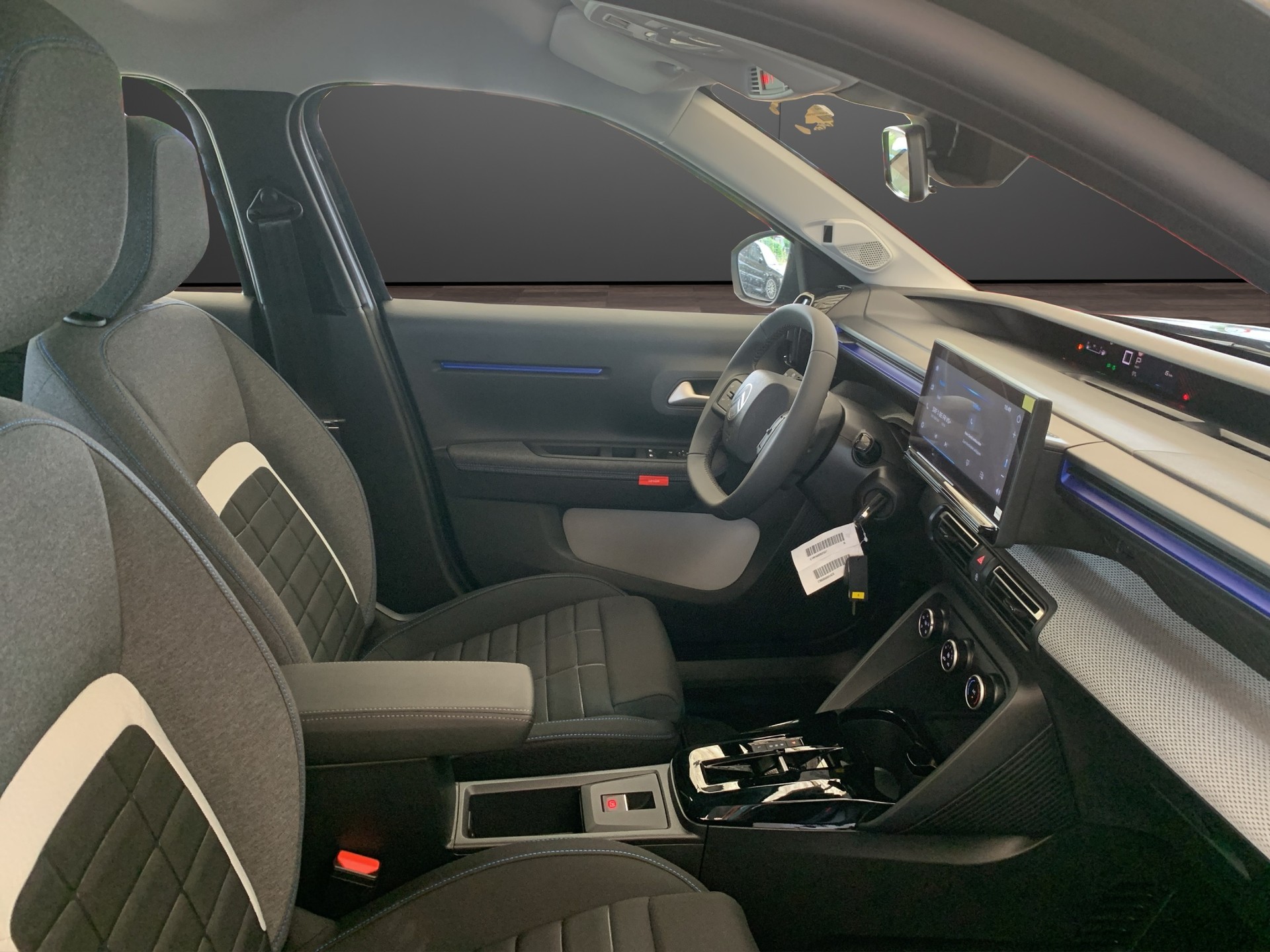 CITROEN C3 1.2 Hybrid Plus-image-12