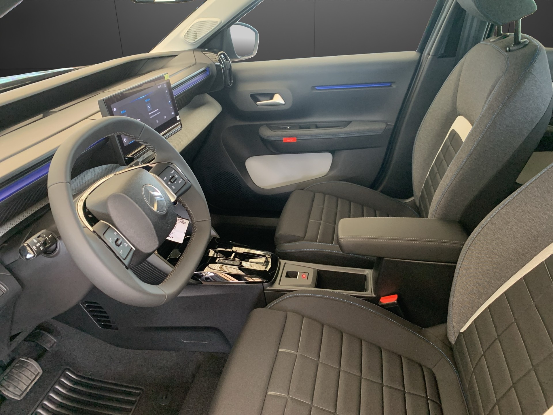 CITROEN C3 1.2 Hybrid Plus-image-2