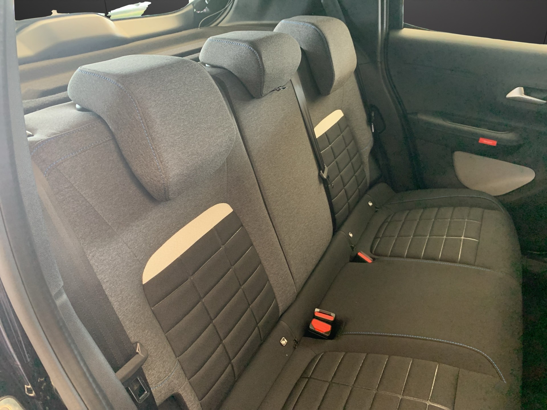 CITROEN C3 1.2 Hybrid Plus-image-13