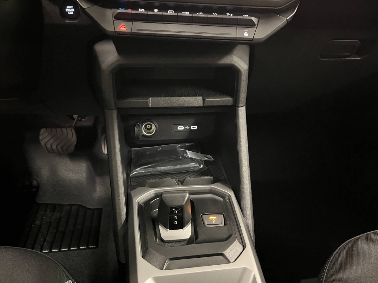 DACIA Duster 1.2 Hybrid Journey 4WD-image-10