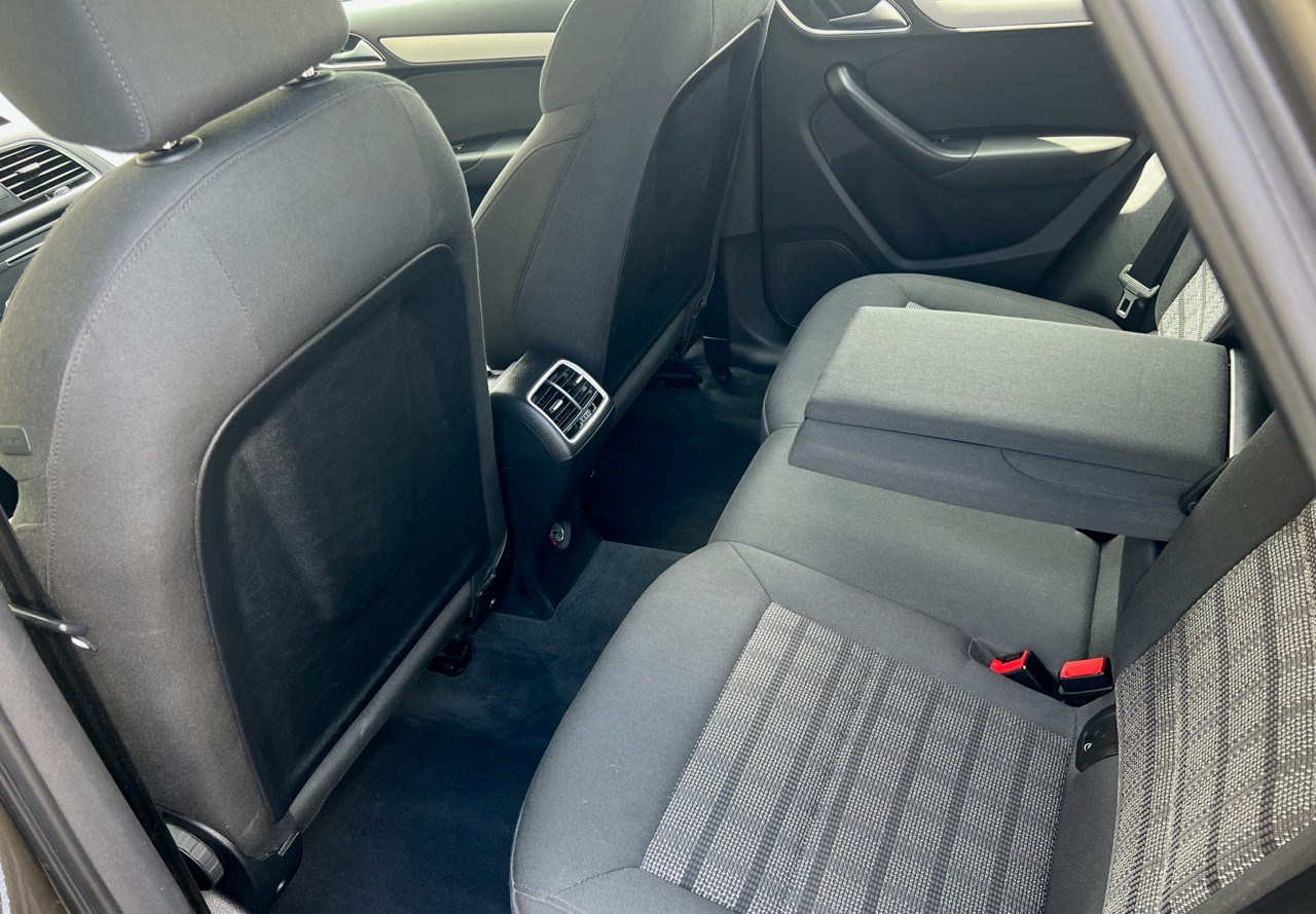 AUDI Q3 2.0 TFSI quattro S-tronic-image-8